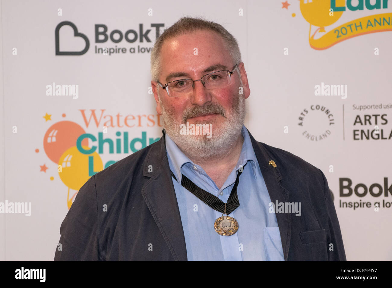 Dans le cadre de l'Waterstones Children's Laureate 20e anniversaire, les anciens lauréats se réunir à l'occasion de la publication du nouveau lauréat des envolées d'anthologie (Walker Books). Cela inclut l'auteur à succès Michael Morpurgo, qui a créé le Children's Laureate, ainsi que la lauréate et primé, écrivain et artiste Lauren enfant. Avec : Chris Riddell Où : London, Royaume-Uni Quand : 11 Feb 2019 Crédit : Paul Taylor/WENN.com Banque D'Images