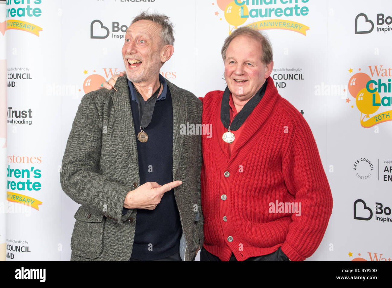 Dans le cadre de l'Waterstones Children's Laureate 20e anniversaire, les anciens lauréats se réunir à l'occasion de la publication du nouveau lauréat des envolées d'anthologie (Walker Books). Cela inclut l'auteur à succès Michael Morpurgo, qui a créé le Children's Laureate, ainsi que la lauréate et primé, écrivain et artiste Lauren enfant. Avec : Michael Morpurgo, Michael Rosen Où : London, Royaume-Uni Quand : 11 Feb 2019 Crédit : Paul Taylor/WENN.com Banque D'Images