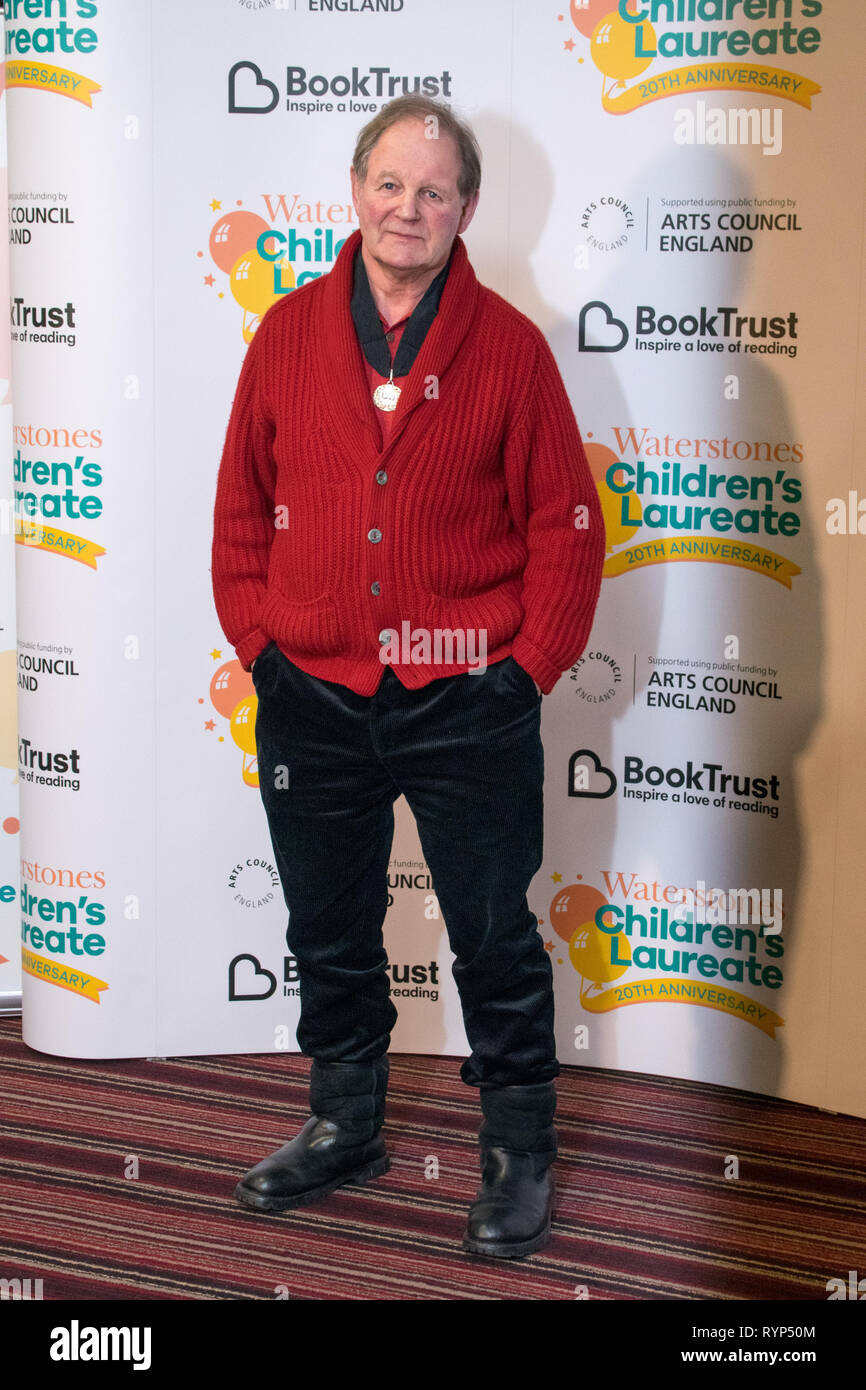 Dans le cadre de l'Waterstones Children's Laureate 20e anniversaire, les anciens lauréats se réunir à l'occasion de la publication du nouveau lauréat des envolées d'anthologie (Walker Books). Cela inclut l'auteur à succès Michael Morpurgo, qui a créé le Children's Laureate, ainsi que la lauréate et primé, écrivain et artiste Lauren enfant. Avec : Michael Morpurgo Où : London, Royaume-Uni Quand : 11 Feb 2019 Crédit : Paul Taylor/WENN.com Banque D'Images