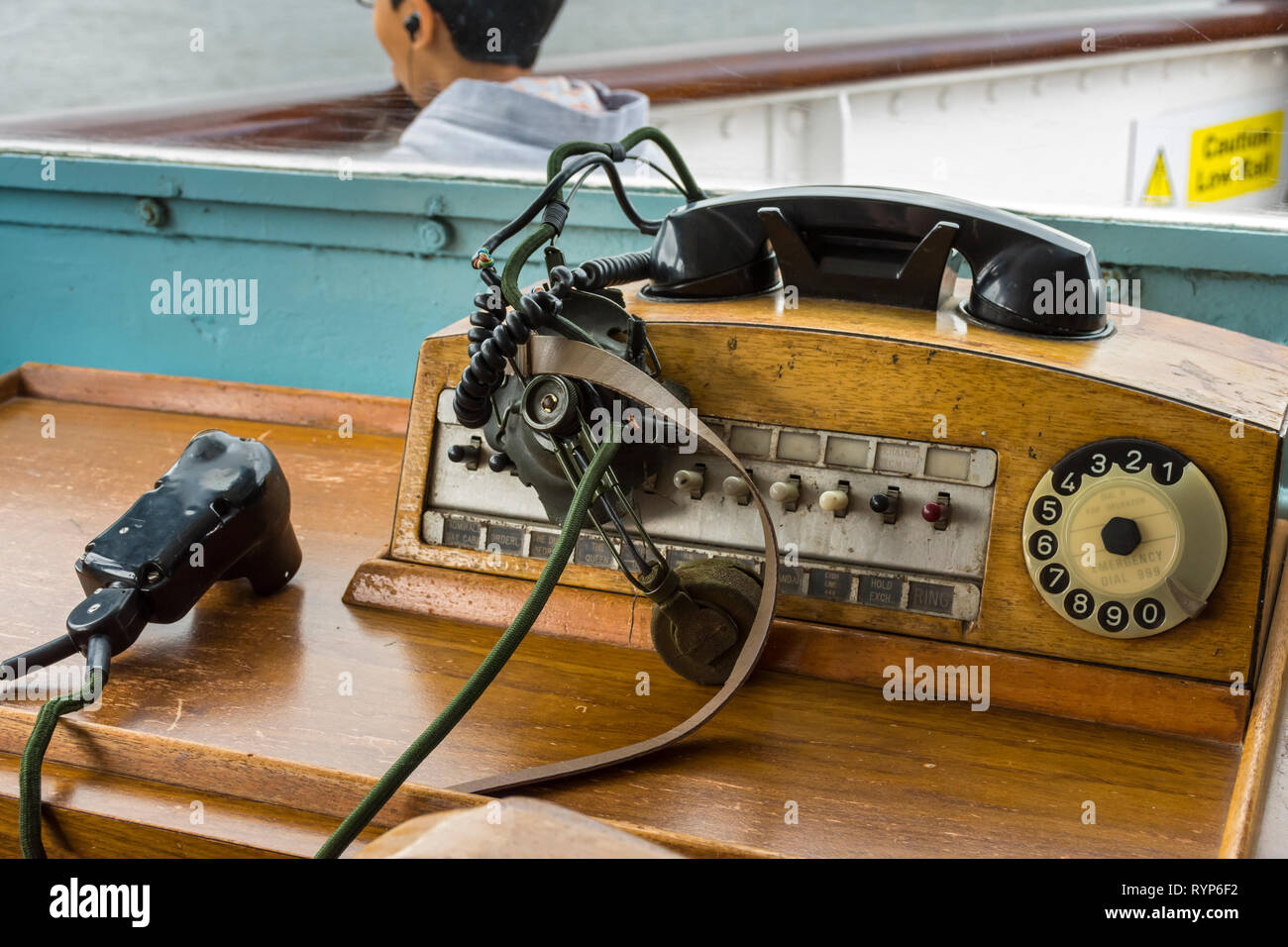 Vintage des équipements de téléphonie sur le pont du yacht royal Britannia, Port de Leith, Édimbourg, Écosse, Royaume-Uni Banque D'Images