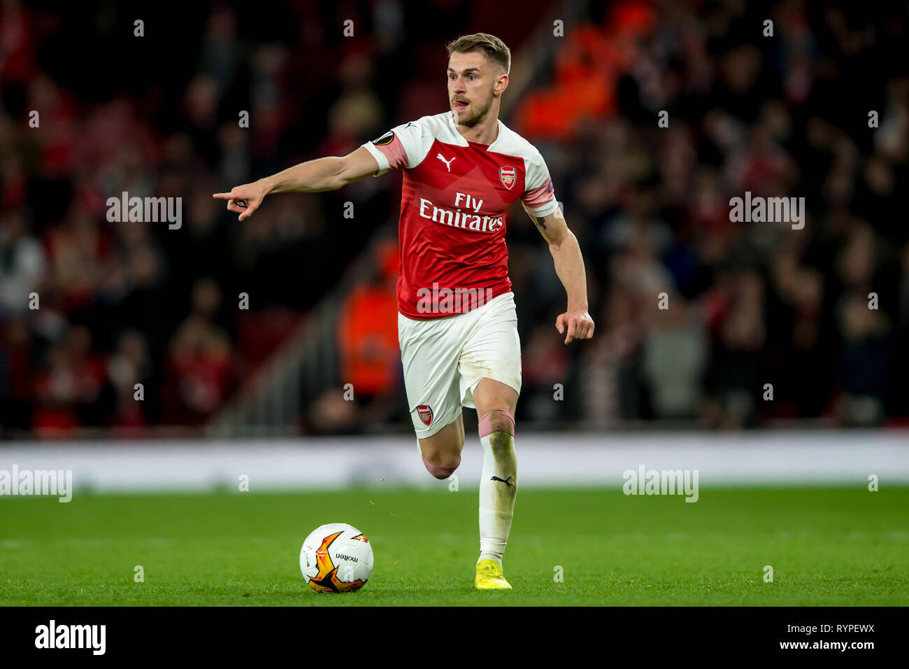 Londres, Royaume-Uni. 14Th Mar, 2019. Aaron Ramsey d'Arsenal s'exécute avec le ballon lors de l'UEFA Europa League Round de 32 deuxième match de jambe entre Rennes et Arsenal à l'Emirates Stadium, Londres, Angleterre le 14 mars 2019. Photo par Salvio Calabrese. Usage éditorial uniquement, licence requise pour un usage commercial. Aucune utilisation de pari, de jeux ou d'un seul club/ligue/dvd publications. Credit : UK Sports Photos Ltd/Alamy Live News Banque D'Images