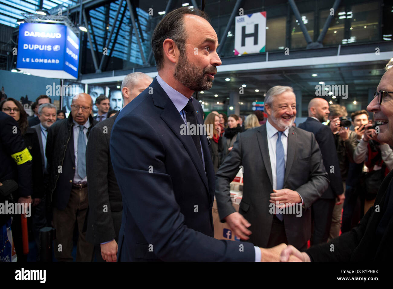 Le Premier ministre français Edouard Philippe vu visitant le salon du livre de Paris 2019. Banque D'Images