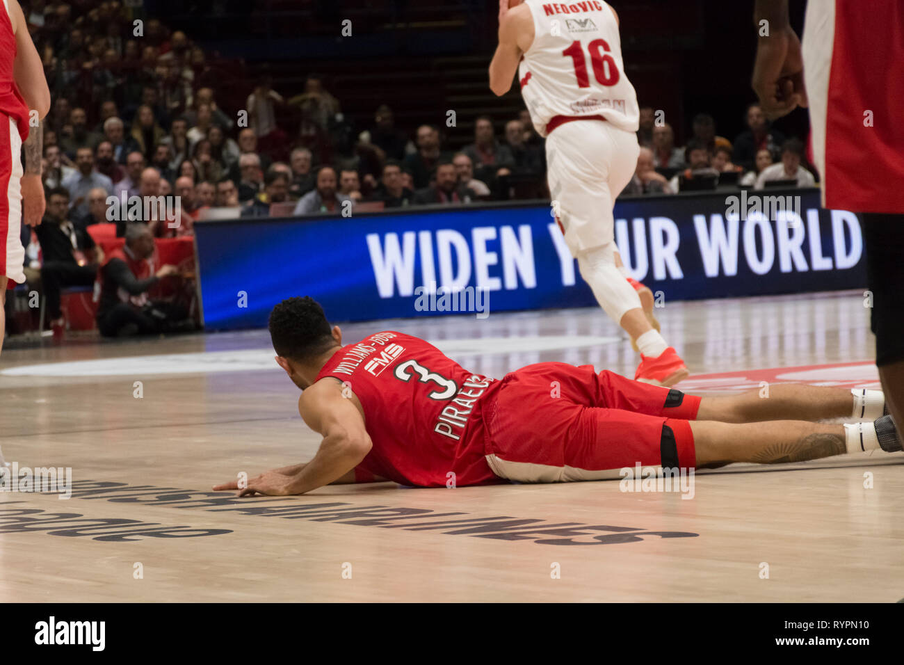 Nigel Williams-Goss, # 3 de l'Olympiakos Le Pirée lors de la Turkish Airlines EuroLeague 2018/2019 Saison régulière 26 Ronde match entre l'AX Armani Exchange Olimpia Milan et l'Olympiakos Le Pirée à Mediolanum Forum de Milan. Score final : 66 - 57 Olimpia Milan Olympiakos Le Pirée Crédit : Stefanos Kyriazis/Alamy Live News Banque D'Images