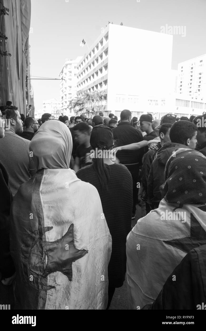 Alger, Algérie - 01 mars 2019 : 1ème vendredi de protestation en Algérie, la demande le retrait de l'curren président . Banque D'Images