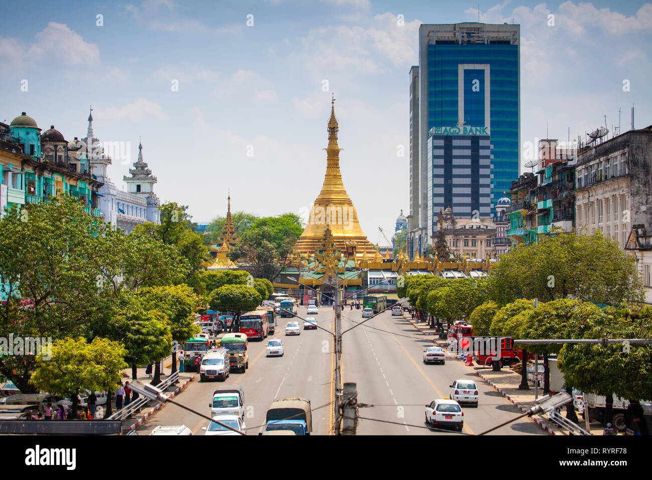 Le stupa d'or de la pagode Sule, dans le centre de Yangon Banque D'Images