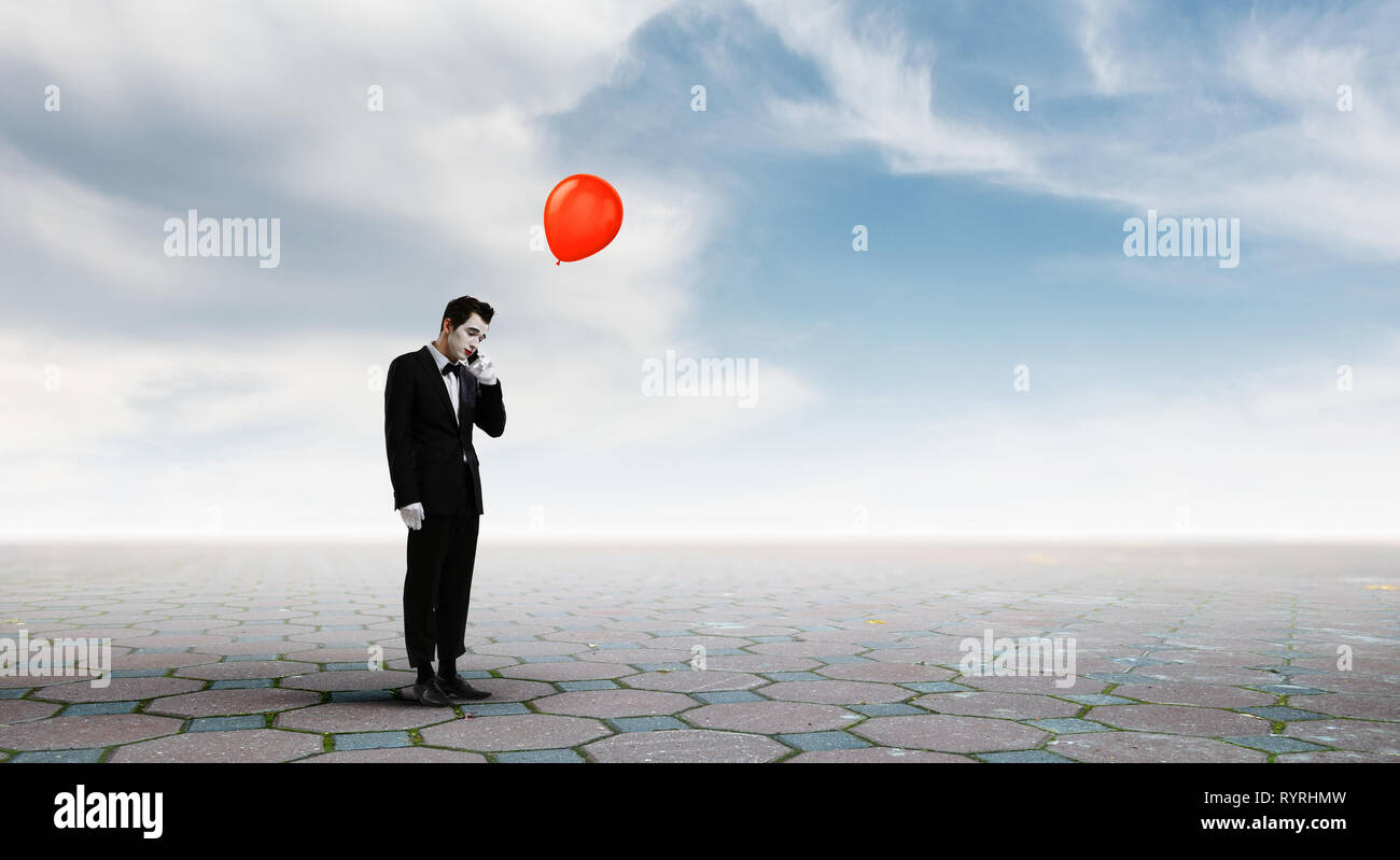 Jeune homme mime. Technique mixte Banque D'Images