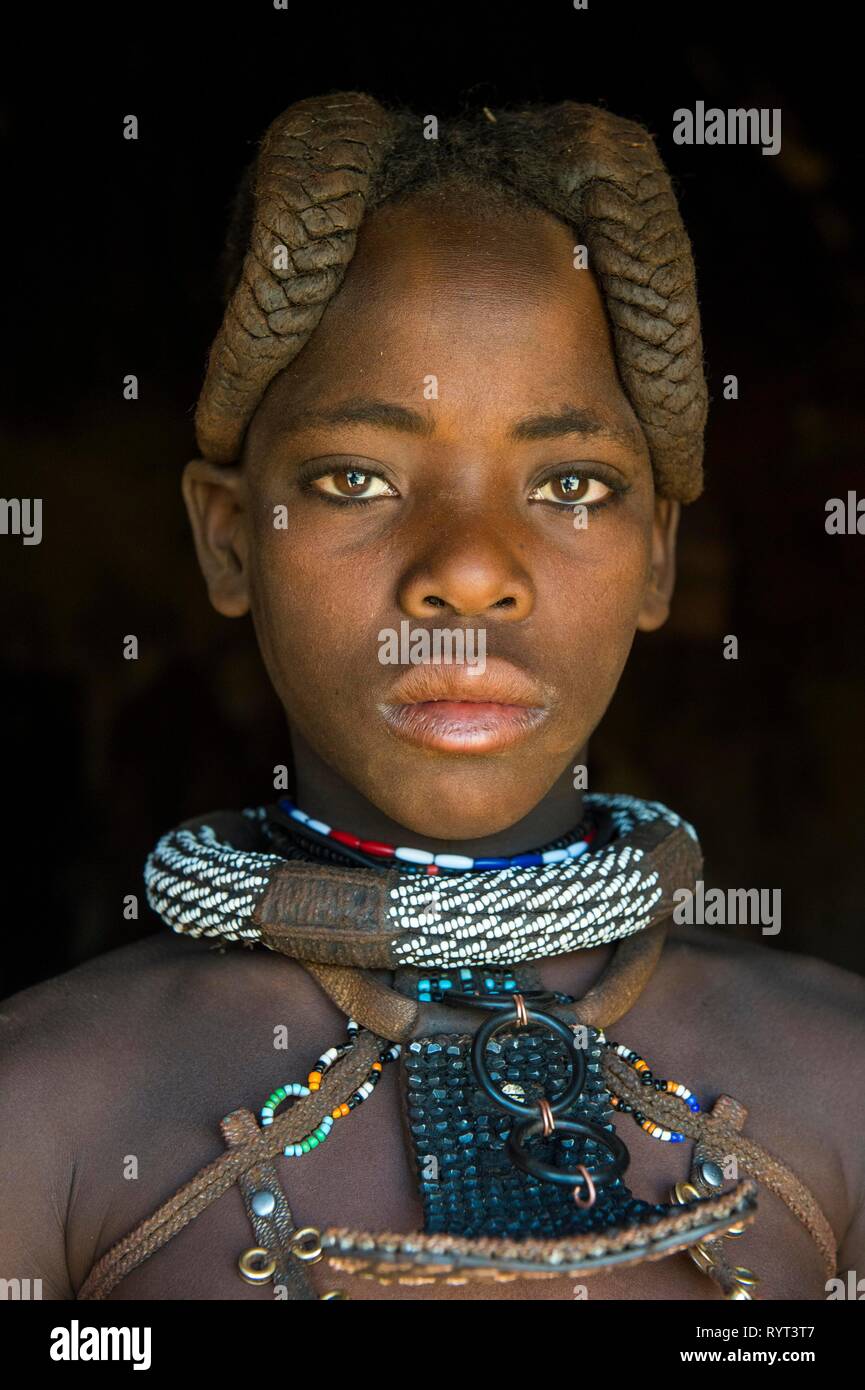 Jolie jeune fille Himba, Portrait, Kaokoland, Namibie Banque D'Images