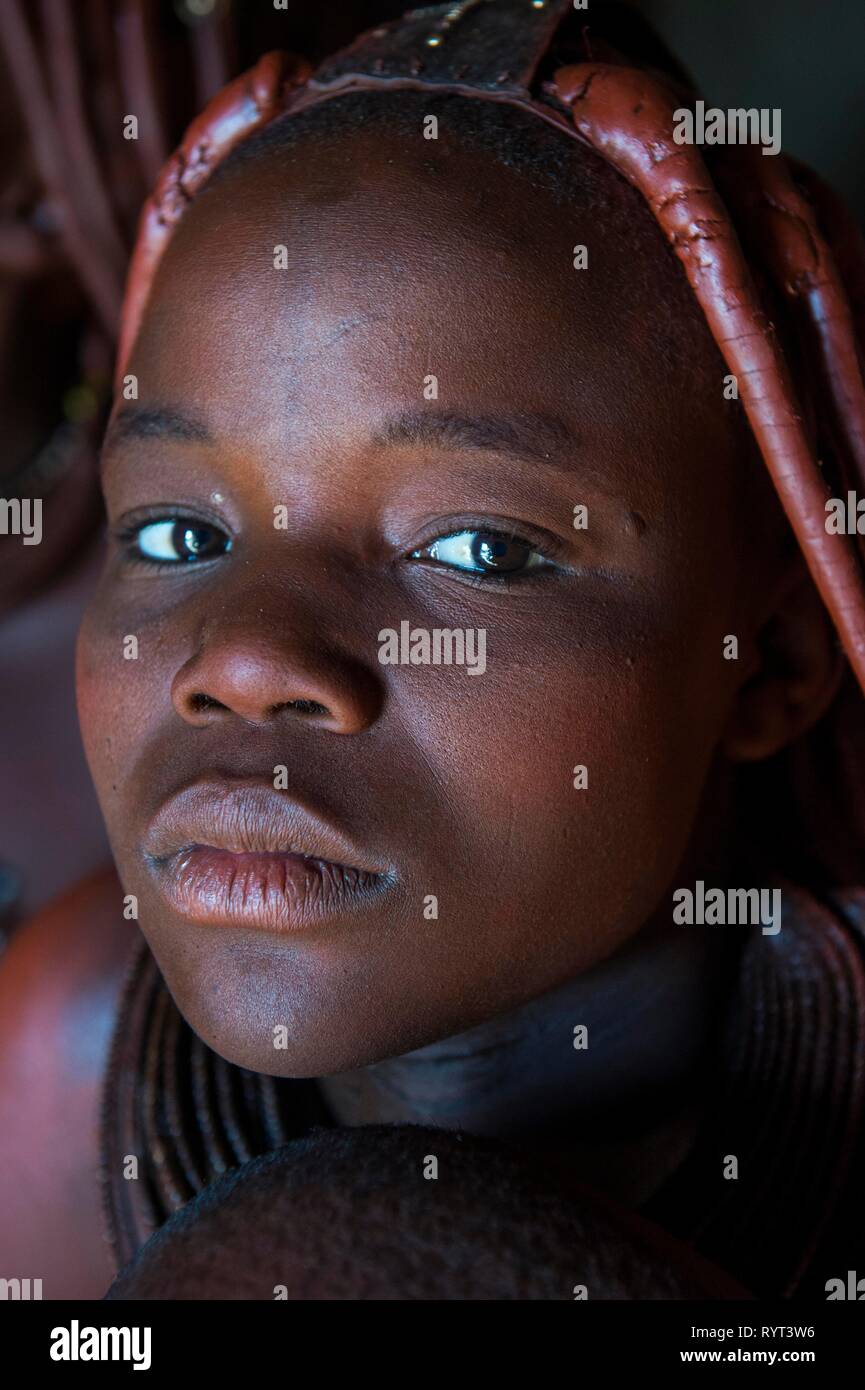 Jeune fille Himba, Kaokoland, Namibie Banque D'Images