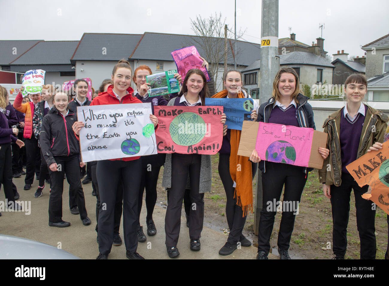 Baltimore, West Cork, Irlande, le 15 mars 2019 Les élèves de l'école communautaire de Skibbereen marchaient à travers la ville aujourd'hui à manifester leur désaccord sur le changement climatique dans le cadre d'une journée nationale de protestation. Credit : aphperspective/Alamy Live News Banque D'Images