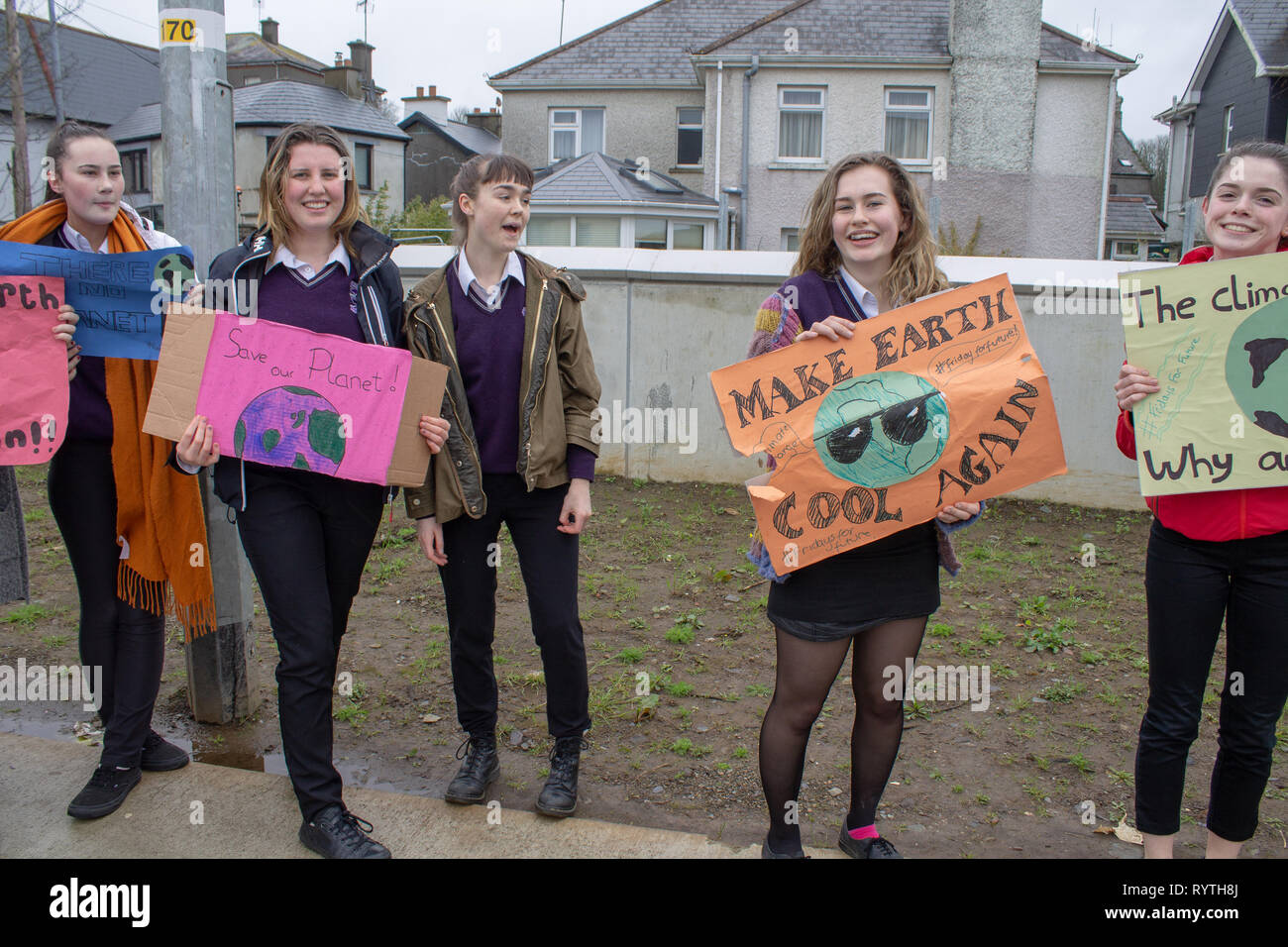 Baltimore, West Cork, Irlande, le 15 mars 2019 Les élèves de l'école communautaire de Skibbereen marchaient à travers la ville aujourd'hui à manifester leur désaccord sur le changement climatique dans le cadre d'une journée nationale de protestation. Credit : aphperspective/Alamy Live News Banque D'Images