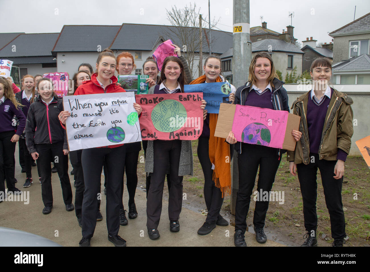 Baltimore, West Cork, Irlande, le 15 mars 2019 Les élèves de l'école communautaire de Skibbereen marchaient à travers la ville aujourd'hui à manifester leur désaccord sur le changement climatique dans le cadre d'une journée nationale de protestation. Credit : aphperspective/Alamy Live News Banque D'Images