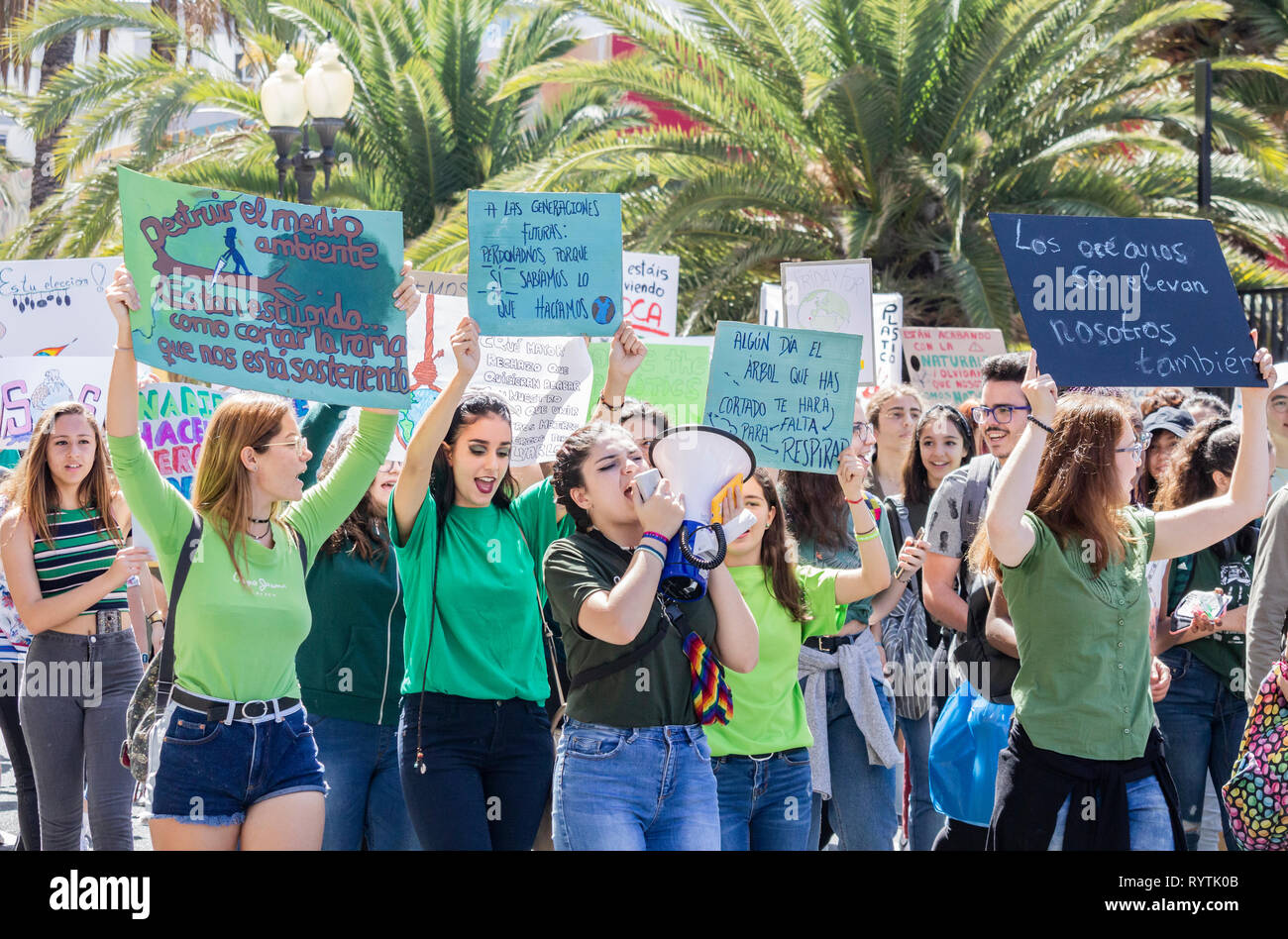 Las Palmas, Gran Canaria, Îles Canaries, Espagne. 15 mars, 2019. Protestation contre le changement climatique par les étudiants d'espagnol à Las Palmas, la capitale de Gran Canaria. Credit : ALAN DAWSON/Alamy Live News Banque D'Images