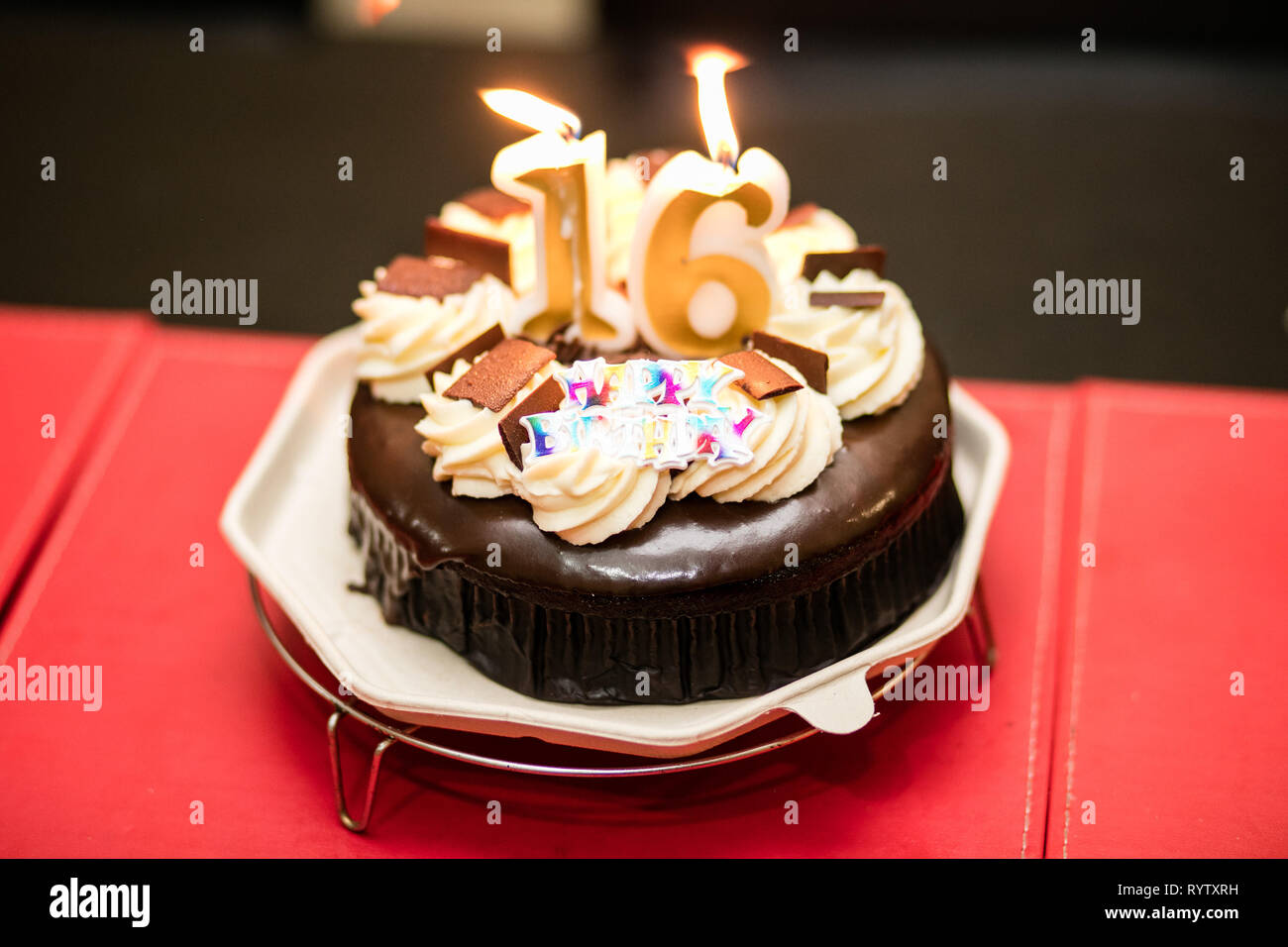 Gateau D Anniversaire 16 Photo Stock Alamy