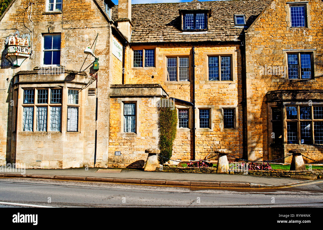 Kingham Wate, Cotswolds, RLE Nouveau Old Inn, Gloucestershire, Angleterre Banque D'Images