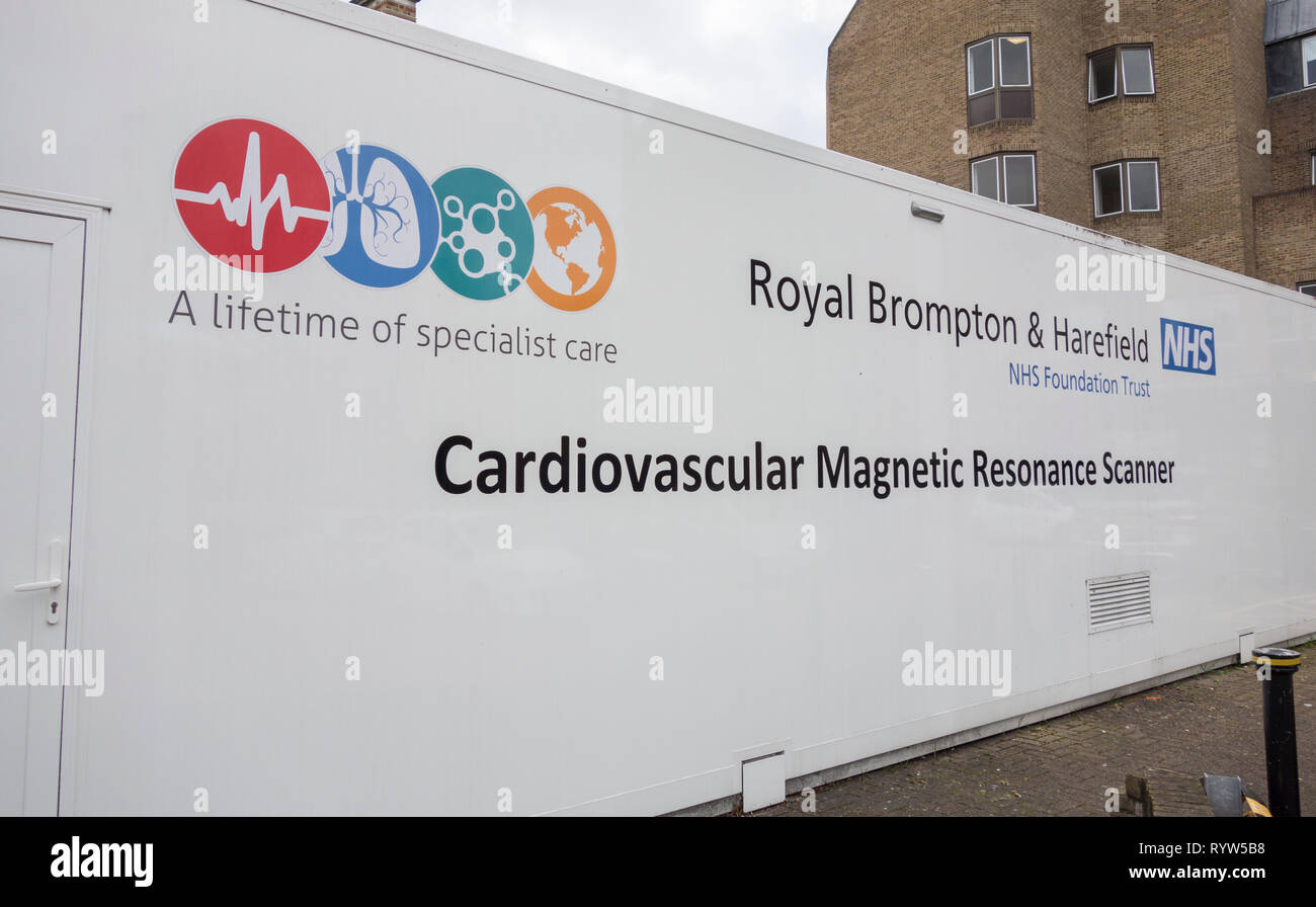 Scanner et résonance magnétique cardiovasculaire Royal Brompton & Au Harefield NHS Foundation Trust signage Banque D'Images