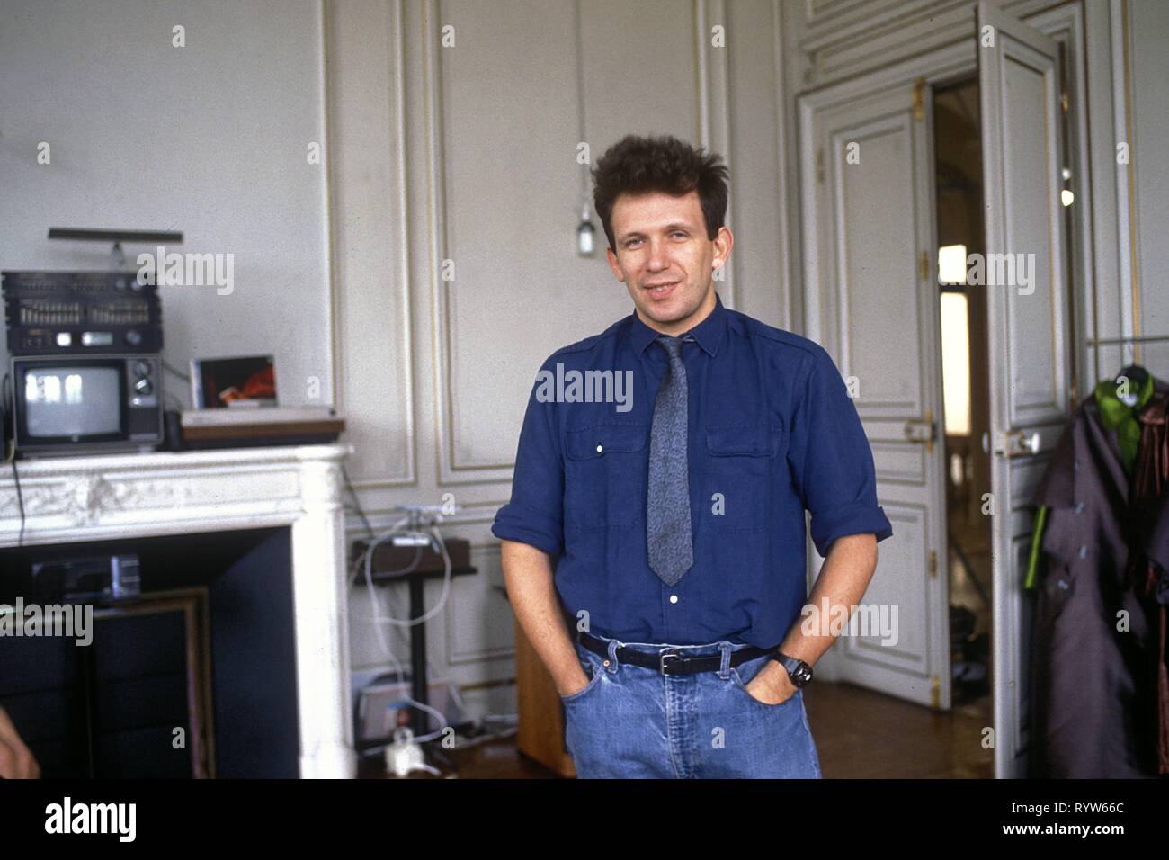 Créateur de mode haute couture français Banque de photographies et d'images  à haute résolution - Alamy