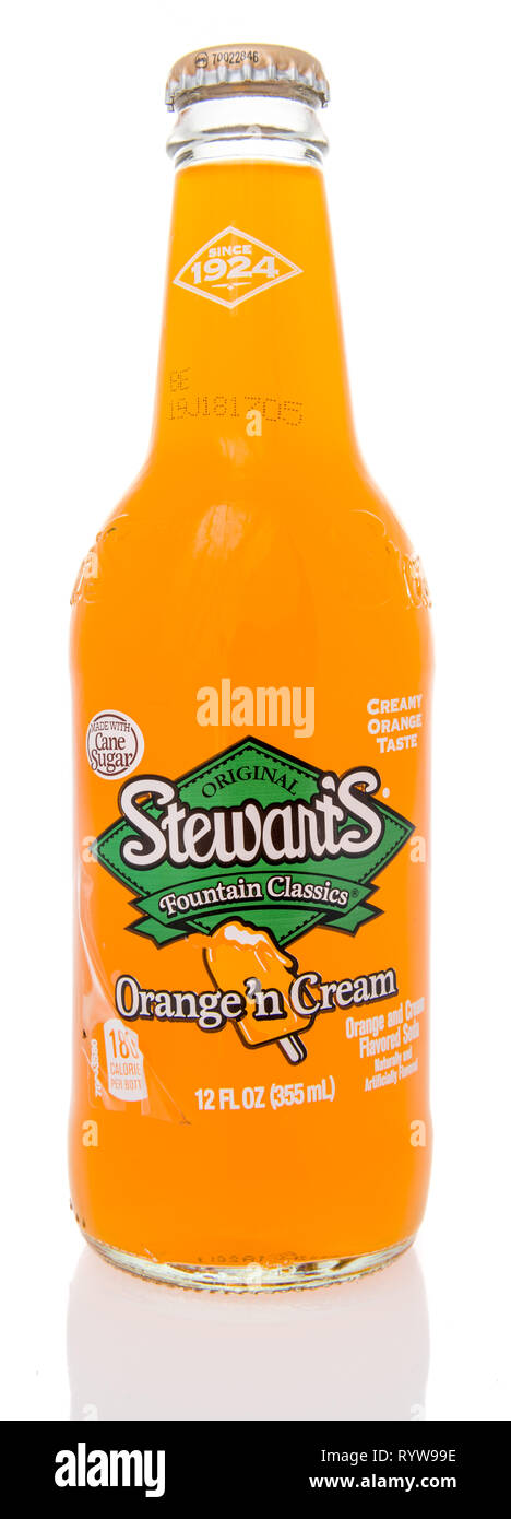 Winneconne, WI - 10 mars 2019 : une bouteille de soda pop classics fontaine Stewarts sur un fond isolé Banque D'Images