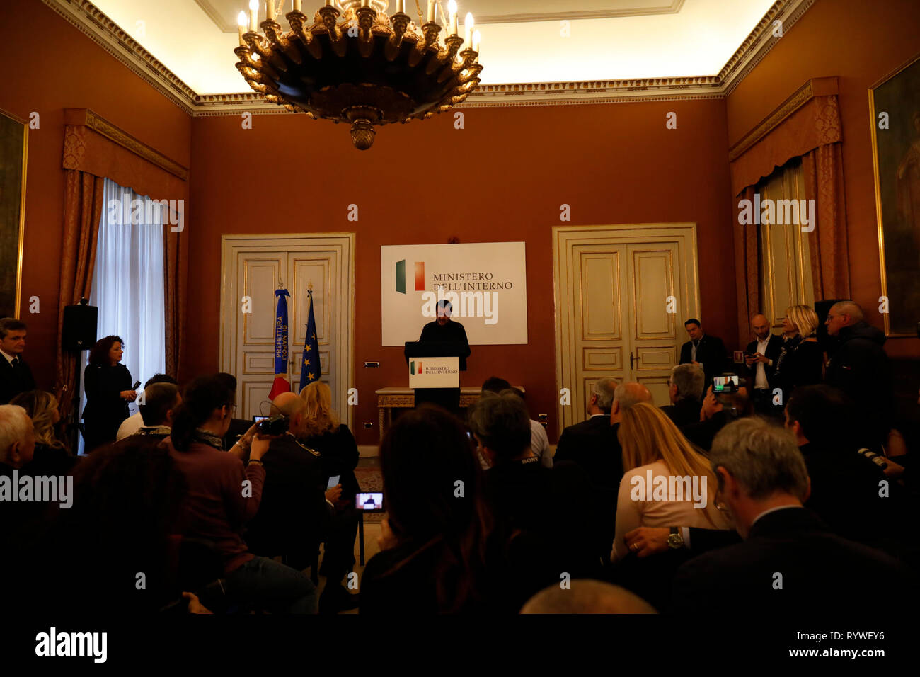 Naples, Italie. Mar 15, 2019. L'Italie, Campanie 15 mars 2019, le ministre de l'intérieur de la République italienne, Matteo Salvini leader de l'extrême droite italienne à Naples dans la préfecture pour le conseil sur la sécurité. Dans photo Matteo Salvini Crédit : Fabio Sasso/Pacific Press/Alamy Live News Banque D'Images