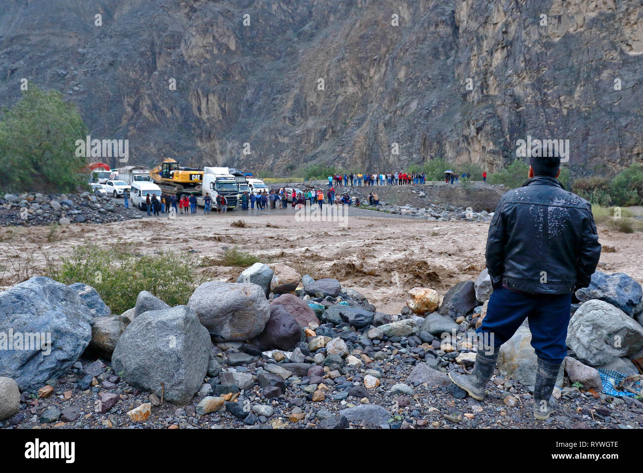 Churin, Lima. 13 février 2019 - les alluvions s'est produite sur la route de Lima à Churin, cette catastrophe naturelle a empêché le passage laissant touché de nombreux Banque D'Images