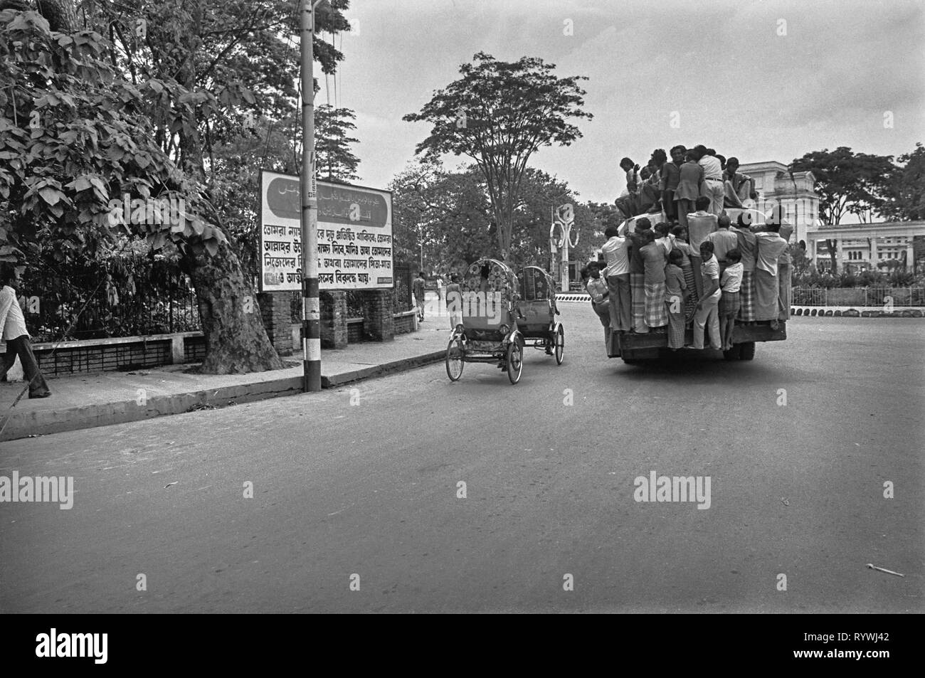 48/17 bus bondé Dhaka 1981, après l'assassinat du Président Zia Rahman 30 Mai 1981 Banque D'Images