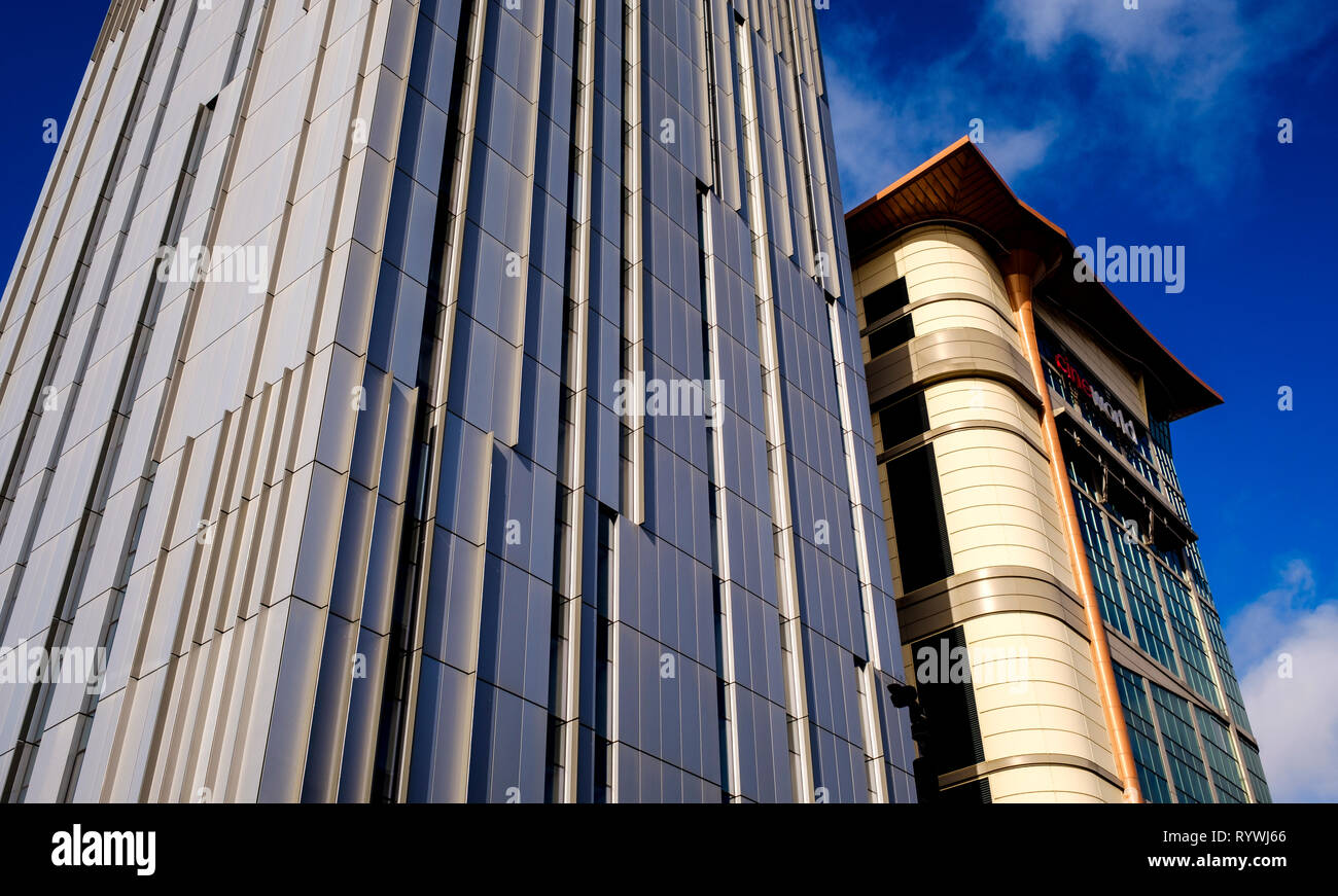 Premier Inn bâtiment sur la gauche et le cinéma Cineworld West Nile Street, Glasgow, Scotland Banque D'Images