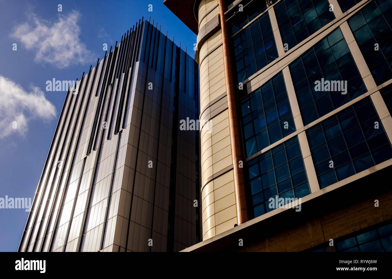 Premier Inn bâtiment sur la gauche et le cinéma Cineworld West Nile Street, Glasgow, Scotland Banque D'Images