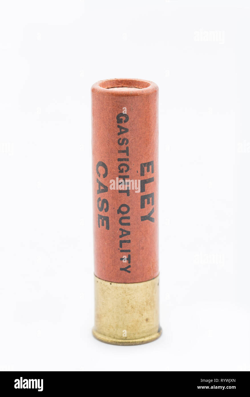 Vieux papier Eley cased 28 cartouche de fusil à canon avec le chiffre d'affaires laminées avec des fermetures non 6 leadshot. La collecte des cartouches de fusil de chasse est un passe-temps qui Banque D'Images