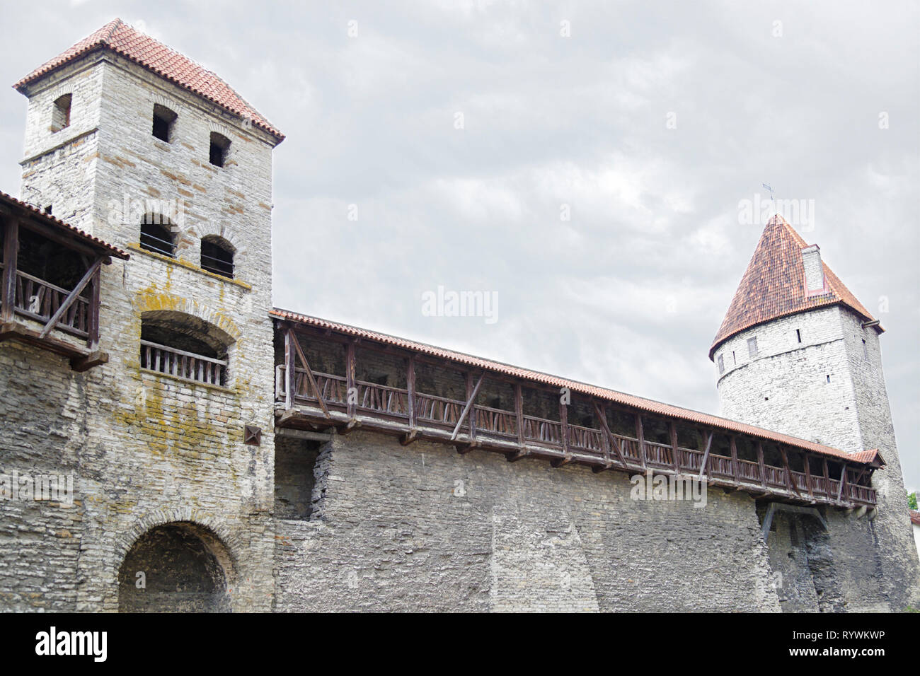 La ville médiévale et les tours, Tallinn, Estonie Banque D'Images