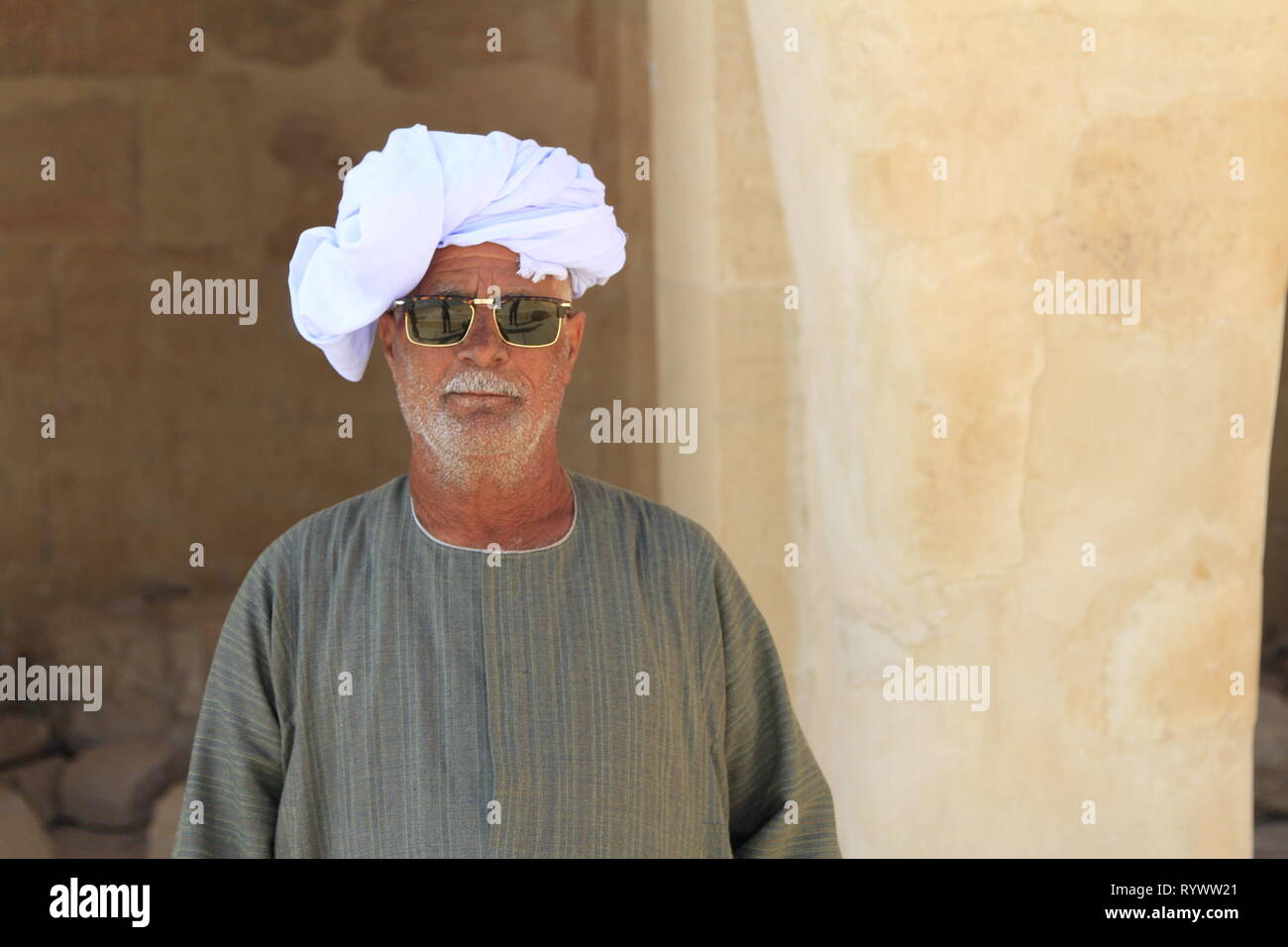 Portrait d'un gardien du temple, Temple Hatshepsut, Cisjordanie, Luxor, Haute Egypte, Moyen-Orient Banque D'Images