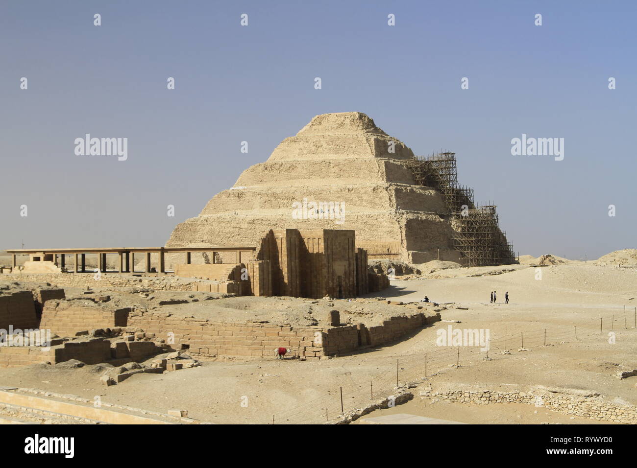 La pyramide de Djoser en cours de restauration, Saqqara, le gouvernorat de Giza, Egypte Banque D'Images