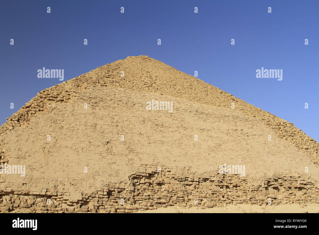 Ancien Empire pyramide rhomboïdale (Pyramide de Sneferu), à 40 kilomètres au sud du Caire, Egypte Banque D'Images