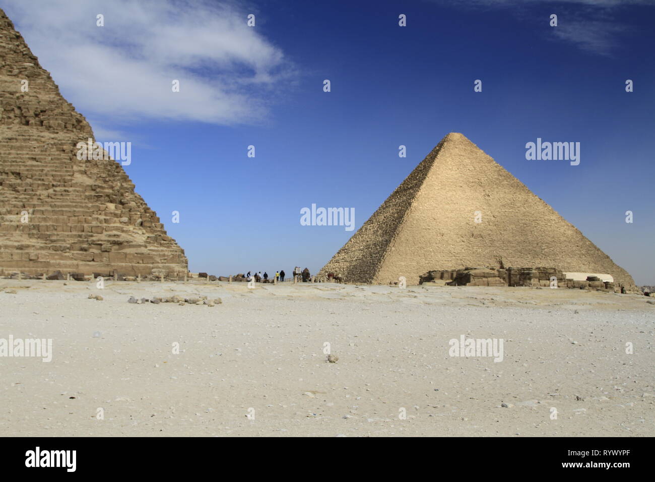 Belle Lumière sur la Grande Pyramide d'Égypte tourné avec un filtre polarisant, Giza, Le Caire, Egypte Banque D'Images