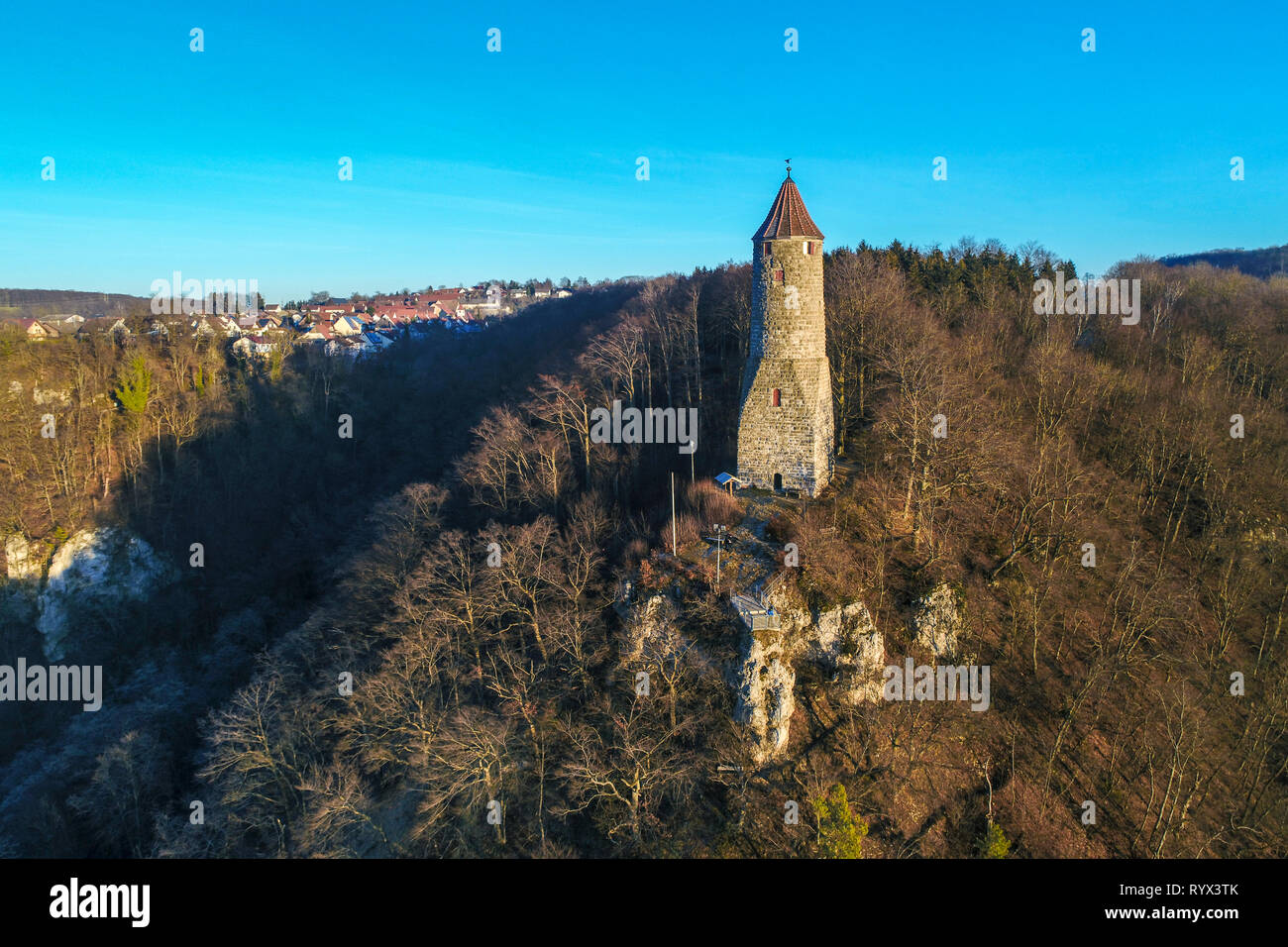 Ödenturm lookout tower sur une montagne, Geislingen an der Steige, Jura souabe, Allemagne Banque D'Images