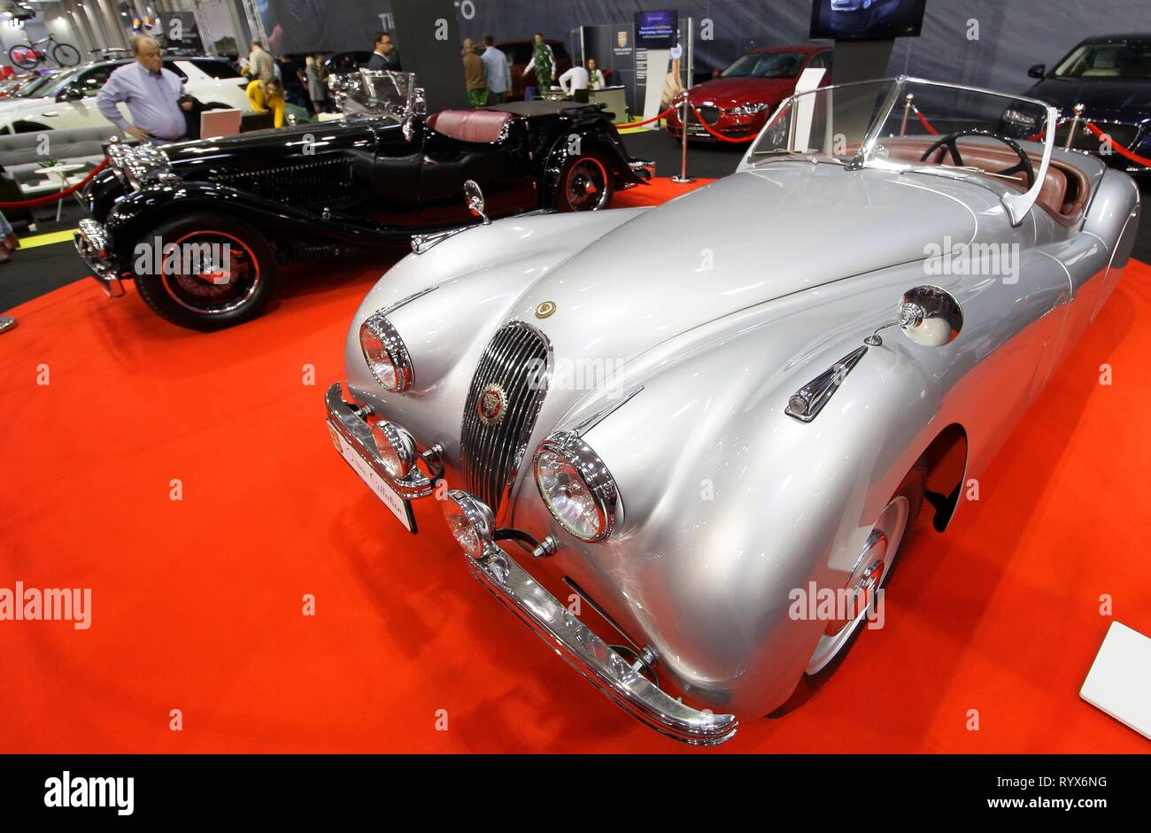 Bucarest, Roumanie - 21 octobre 2018 : UN 1952 Jaguar XK120 voiture est exposée au salon de l'automobile de Bucarest, à Bucarest, Roumanie. Cette image est pour editori Banque D'Images