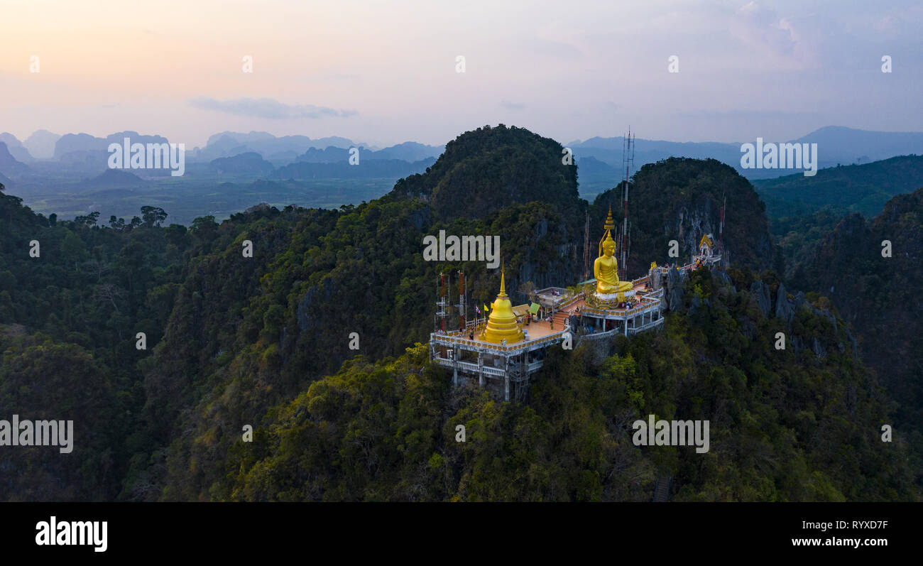 Temple de la grotte du tigre krabi Banque de photographies et d’images à haute résolution Alamy