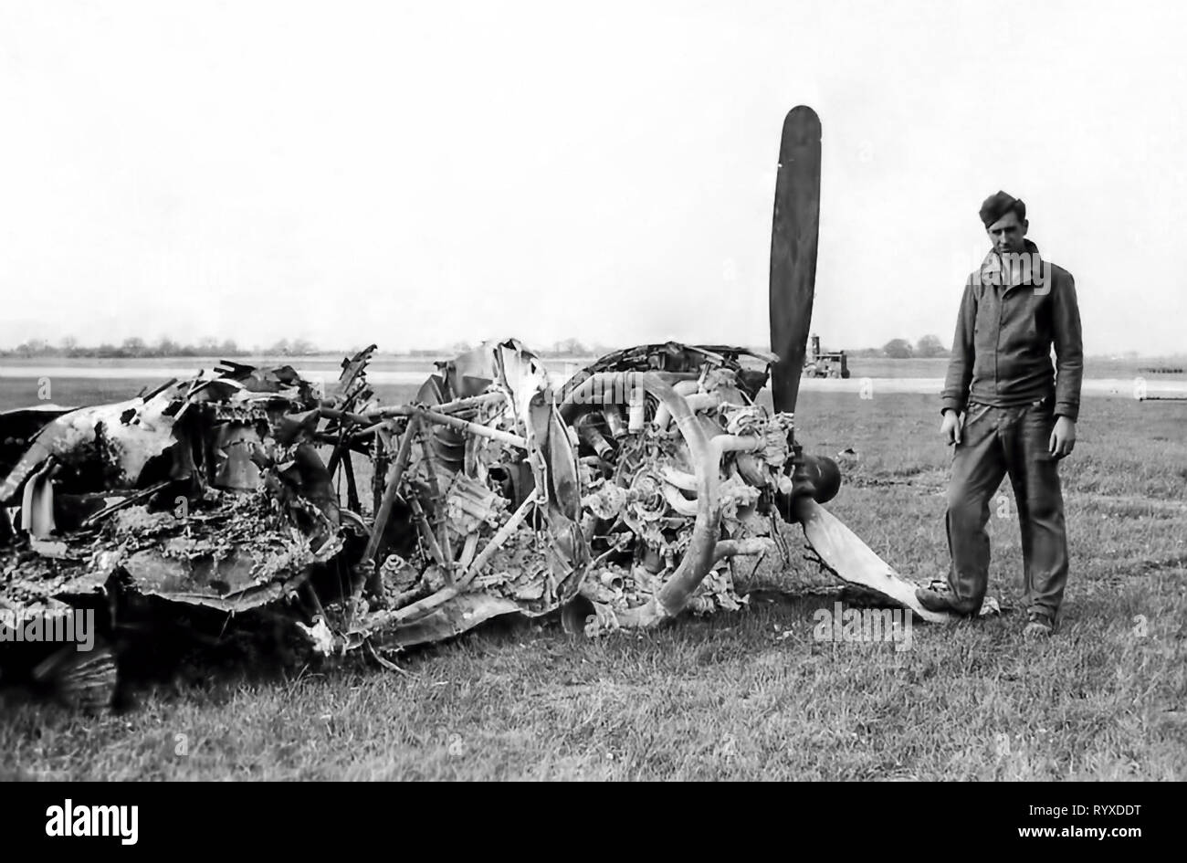 Les photographies et les souvenirs personnels de combats américains pendant la Seconde Guerre mondiale. Dommages à l'aéronef et de débris. Banque D'Images
