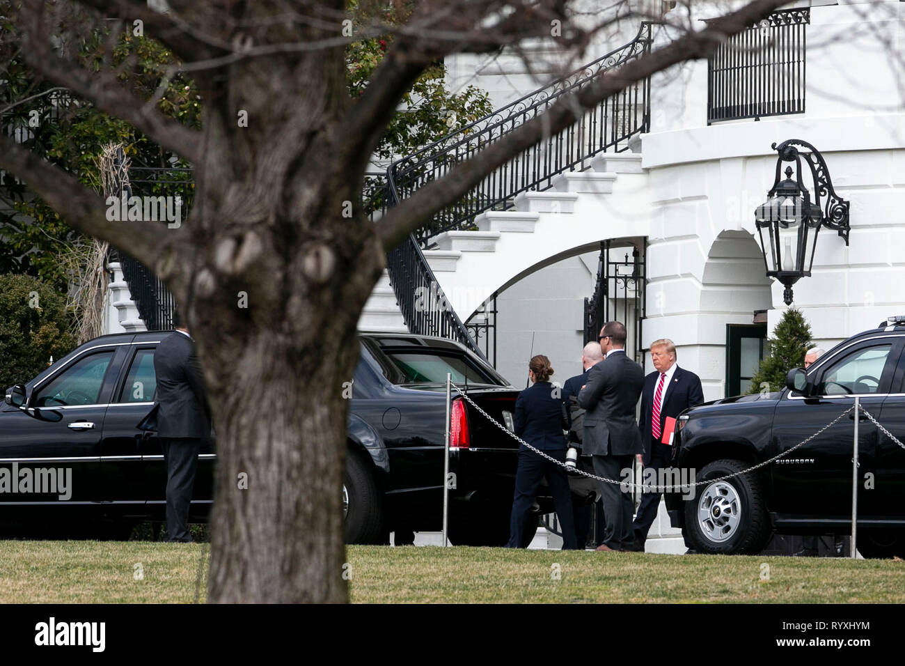 Washington, DC, USA. Mar 15, 2019. Le Président des Etats-Unis, Donald J. Trump quitte la Maison Blanche comme il est à la tête du Pentagone, à Washington, DC, États-Unis, le Vendredi, Mars 15, 2019. Crédit : Al Drago/Piscine via CNP | Conditions de crédit dans le monde entier : dpa/Alamy Live News Banque D'Images