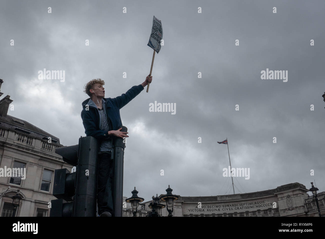 Londres, Royaume-Uni. 15 Mar 2019. Grève des étudiants pour le changement climatique au Parlament Square et Buckingam Palace Crédit : Vincenzo Lullo Crédit : jacob/Alamy Live News Banque D'Images