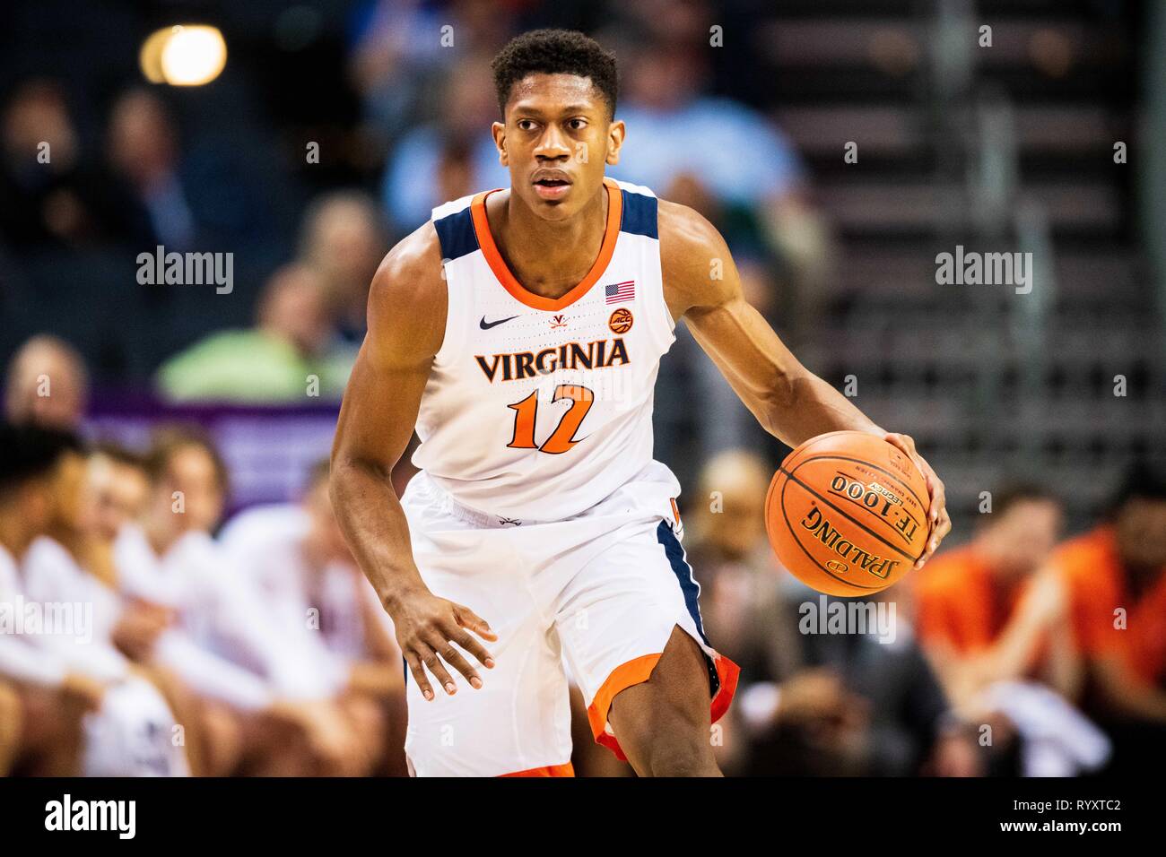 Virginia Cavaliers guard De'Andre Hunter (12) lors de l'ACC Collège Basket-ball jeu de tournoi entre les Florida State Seminoles et le Virginia Cavaliers au centre du spectre le vendredi 15 mars 2019 à Charlotte, NC. Jacob Kupferman/CSM Banque D'Images