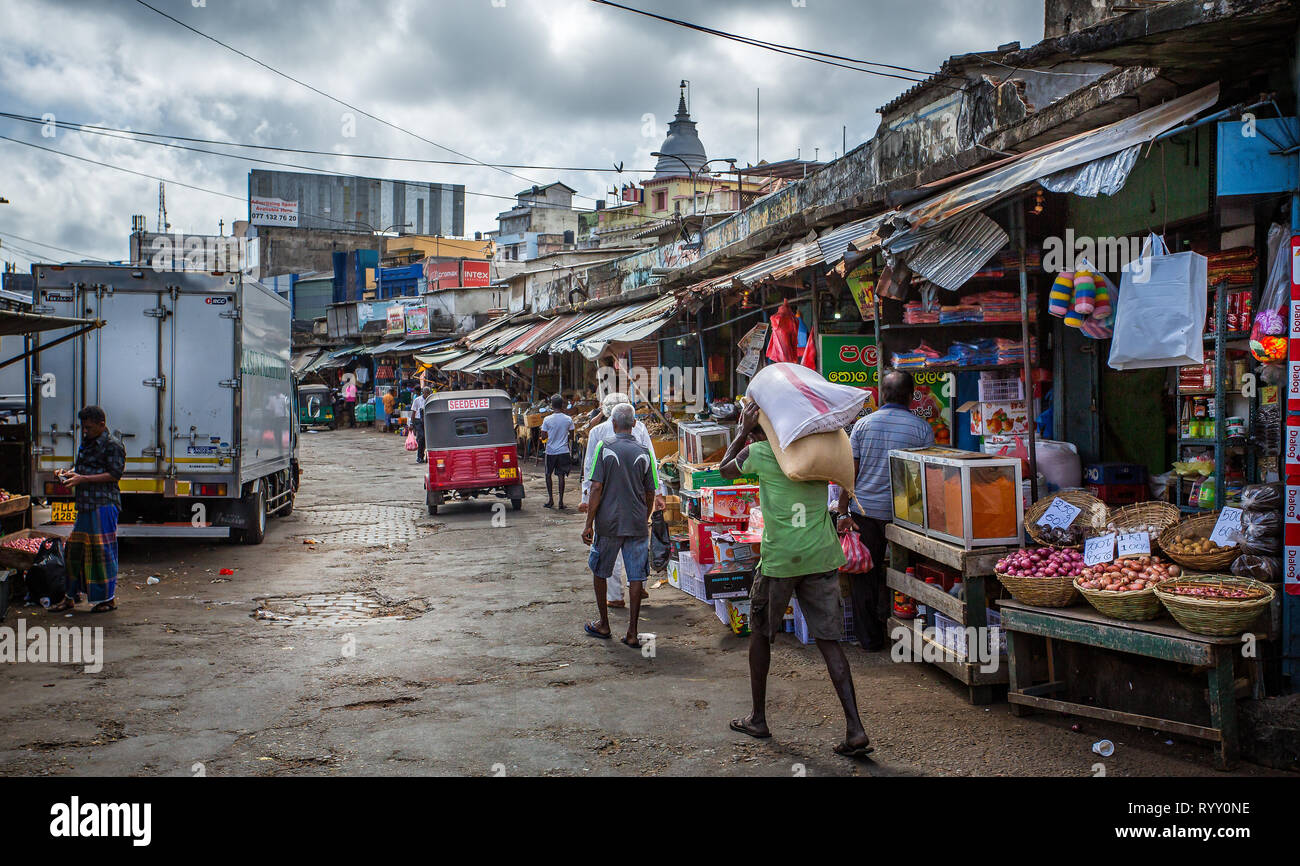 Pettah animé marché de fruits et légumes à Colombo, Sri Lanka le 9 septembre 2016 Banque D'Images