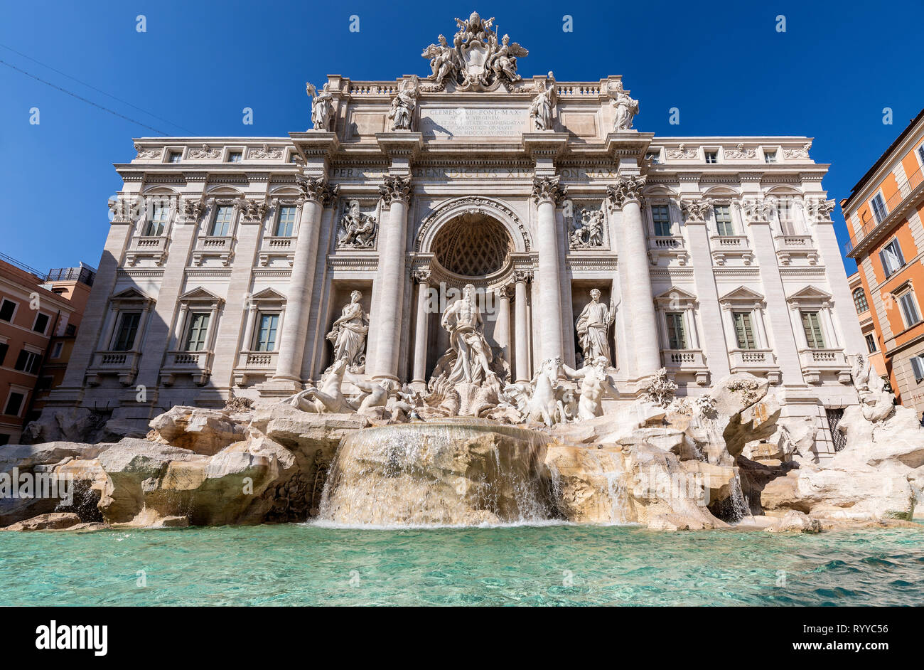 La fontaine de Trevi est la plus grande et l'une des plus célèbres fontaines à Rome et parmi les plus célèbres fontaines dans le monde. Banque D'Images