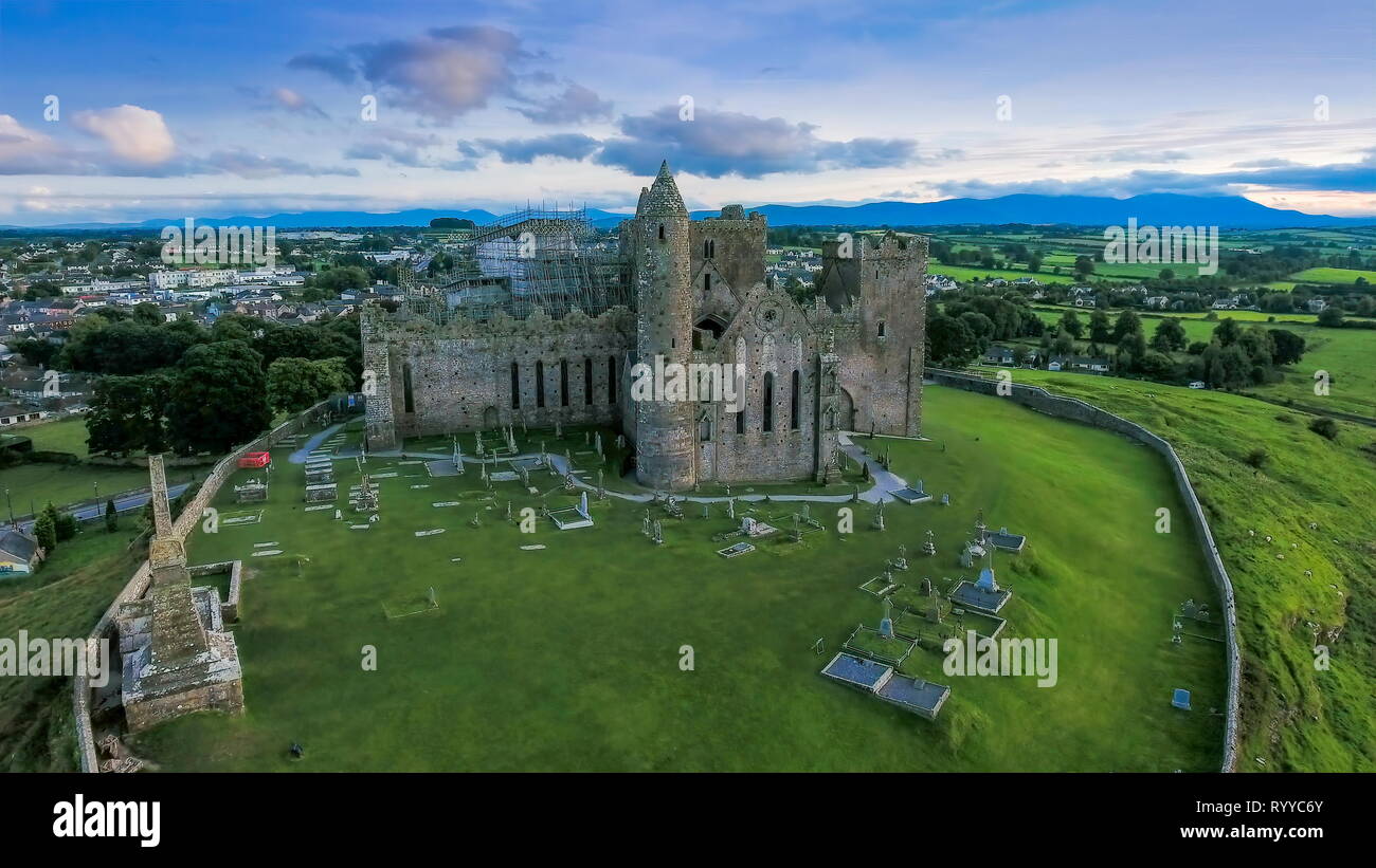 Le Tunnel Dans L'ancien Château De L'Irlande Banque D'Images et Photos  Libres De Droits. Image 85044291