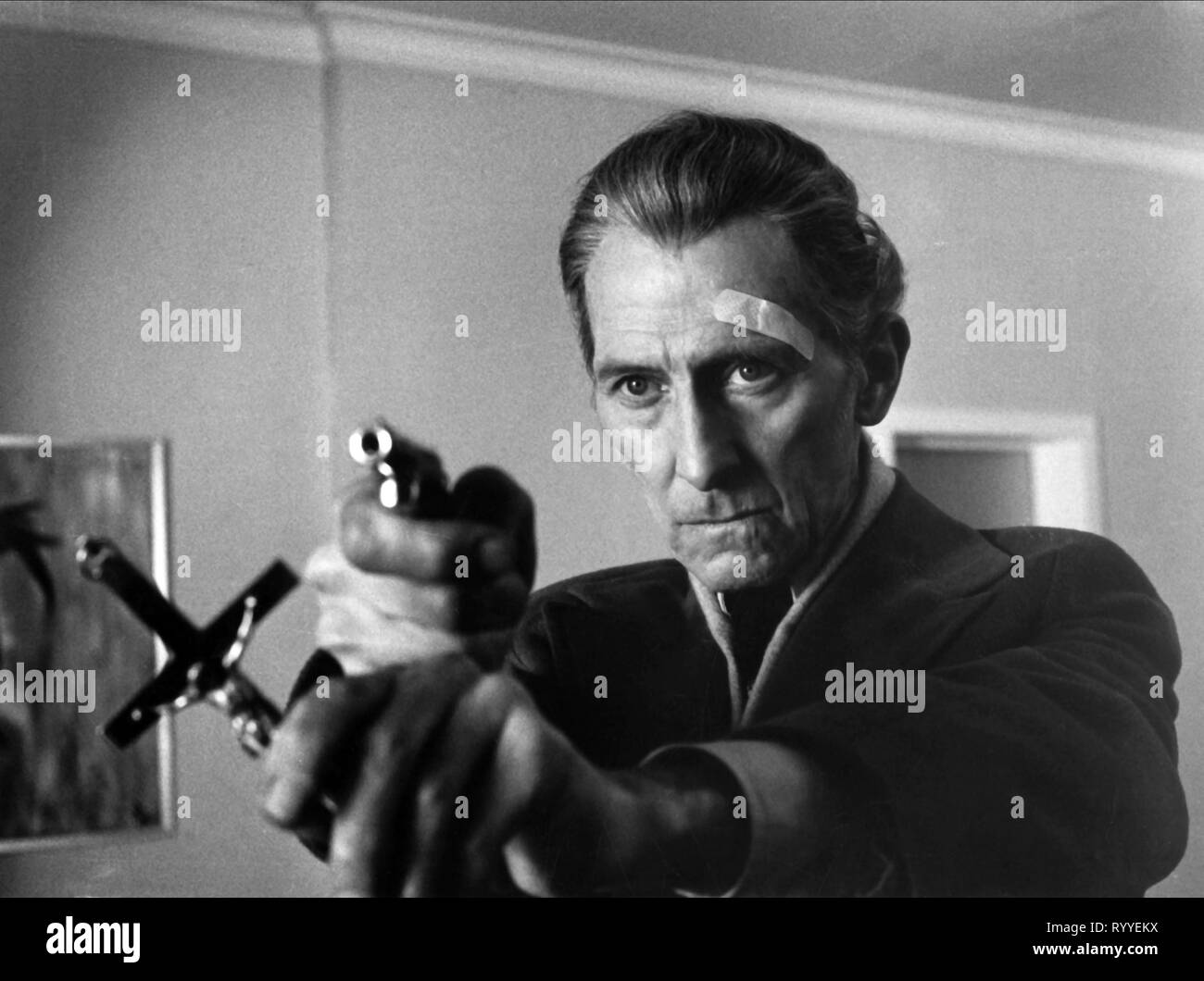 PETER CUSHING, LE Satanic Rites of Dracula, 1973 Banque D'Images