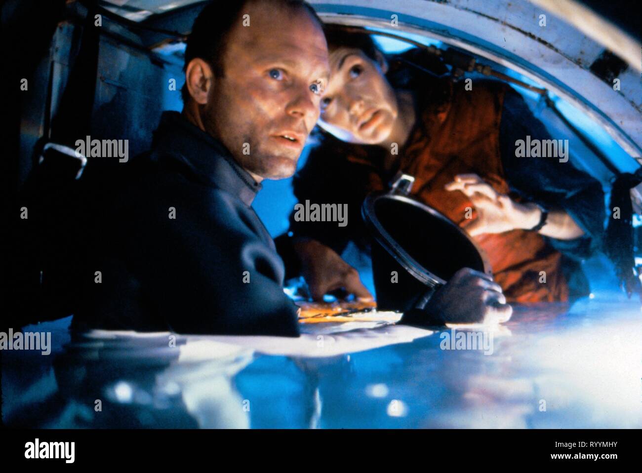 ED HARRIS, MARY ELIZABETH MASTRANTONIO, L'ABÎME, 1989 Banque D'Images