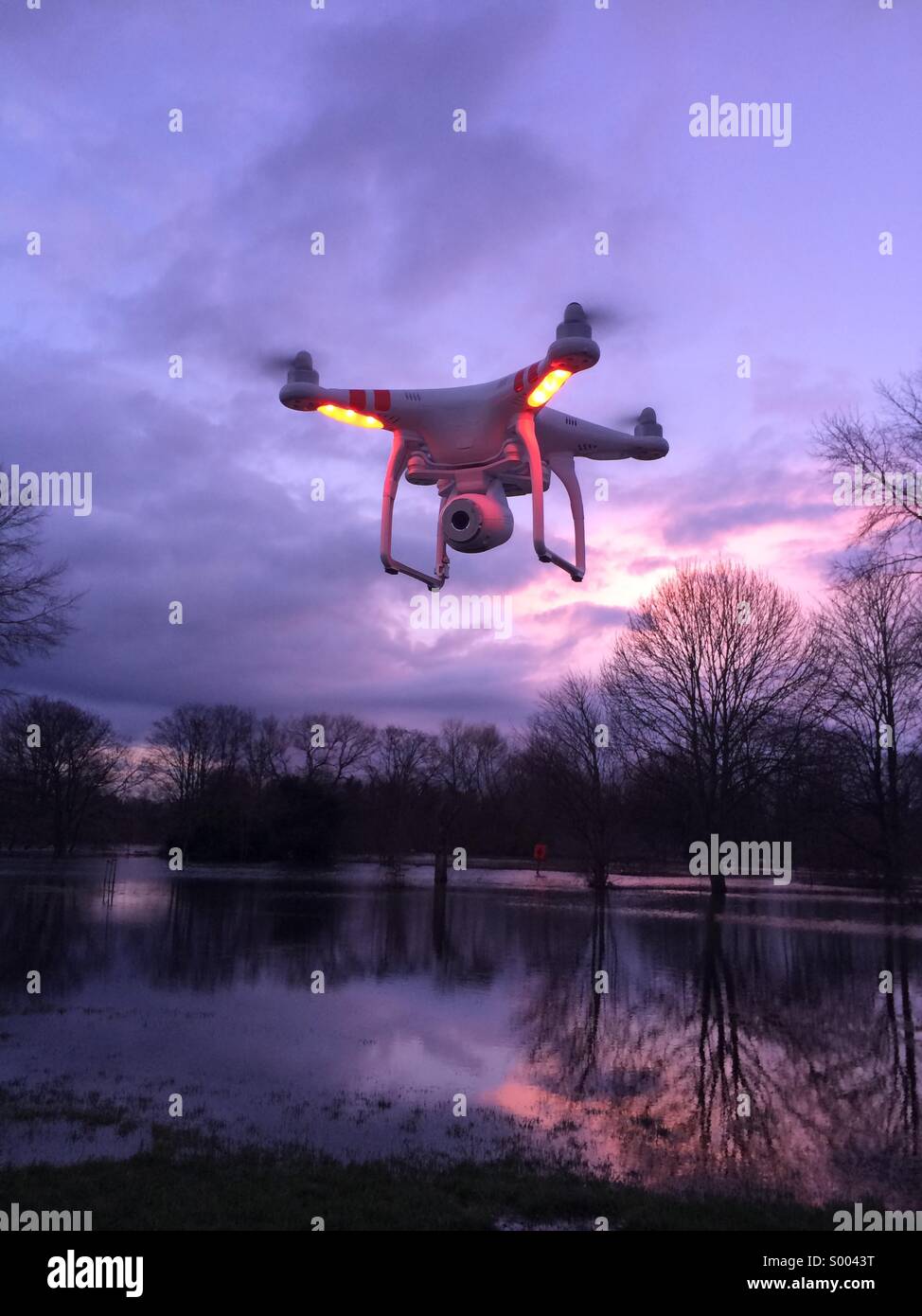 Dji phantom vision drone sur Windsor , Royaume-Uni Banque D'Images