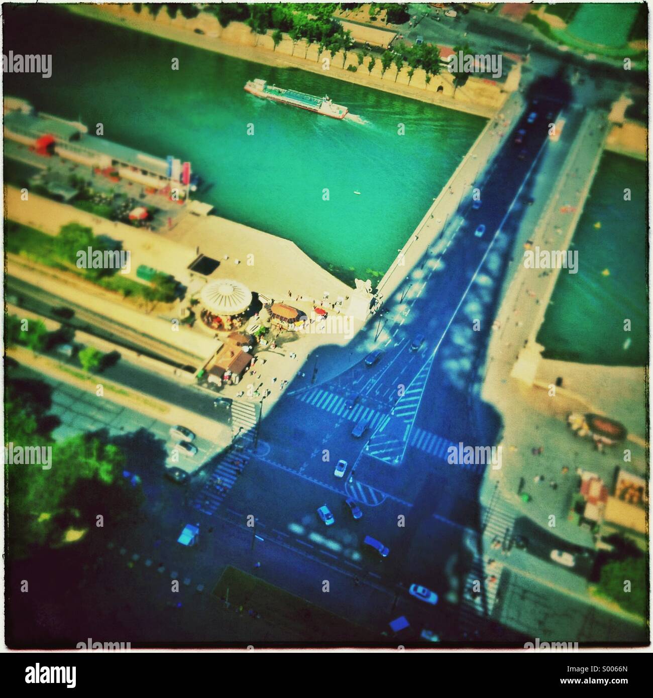 Ombre de la Tour Eiffel, Paris, France - Image de stock capturée avec un smartphone