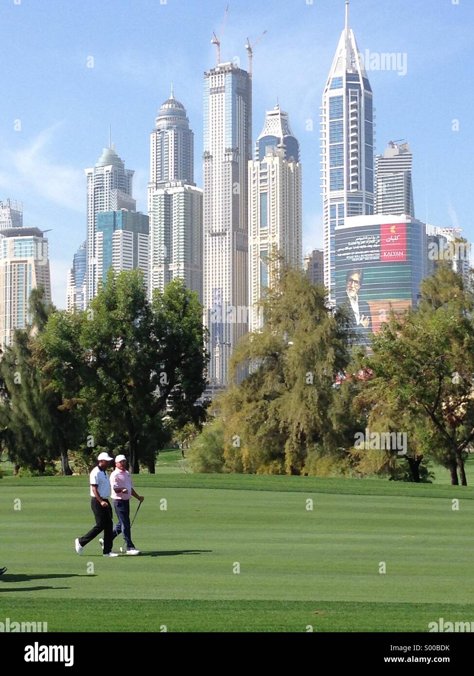 Tiger Woods et Fred Couples jouant dans Dubai Desert Classic 2014 Tournoi de golf à Dubaï Banque D'Images