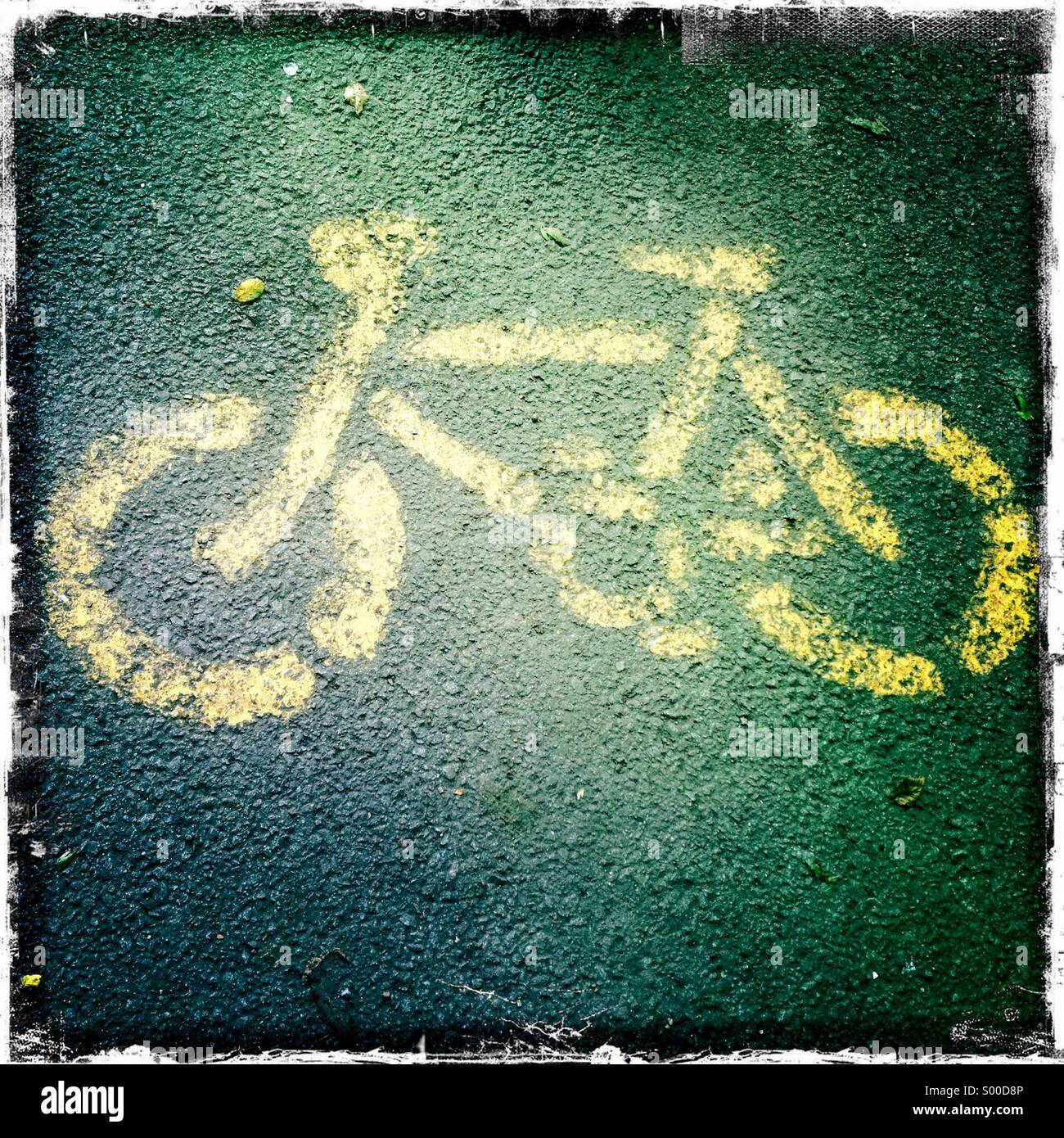 Vélo vélo icône sur le gravier. Hamptead Heath Londres. Banque D'Images