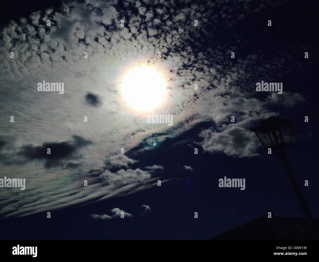 Soleil caché - Image de stock capturée avec un smartphone