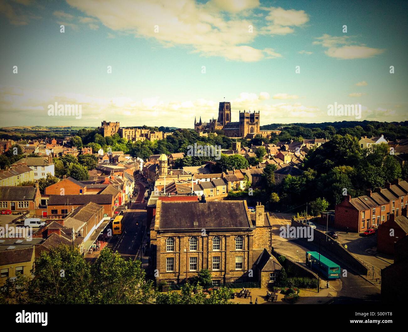 Vue de la cathédrale de Durham et le château de la Ville montrant Banque D'Images